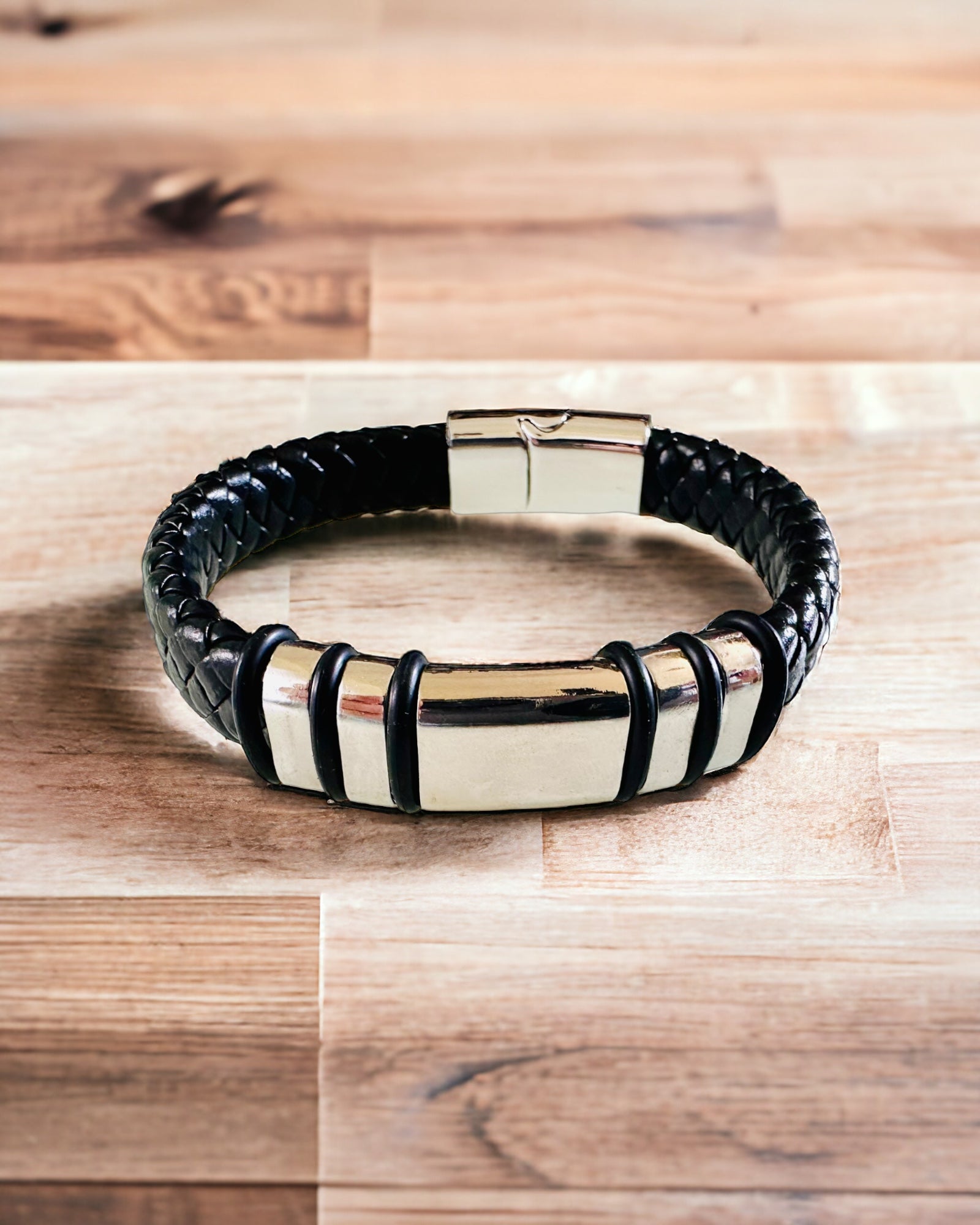 Bracelet à la Mode Hip Hop pour Hommes avec Gravure Personnalisée et Fermoir Magnétique – Choisissez le Style avec Accents Argentés ou Dorés, 22cm Cuir PU