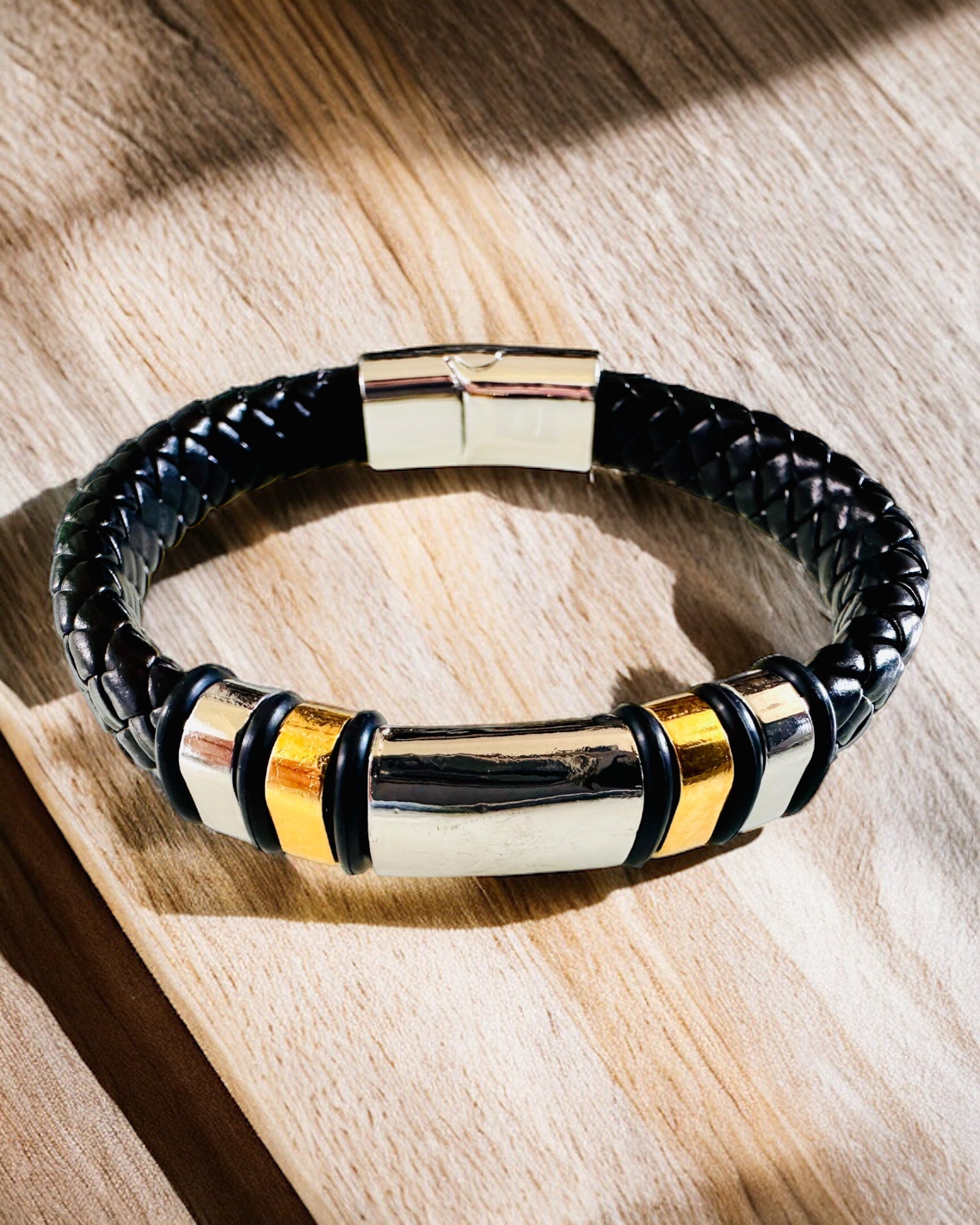 Bracelet à la Mode Hip Hop pour Hommes avec Gravure Personnalisée et Fermoir Magnétique – Choisissez le Style avec Accents Argentés ou Dorés, 22cm Cuir PU