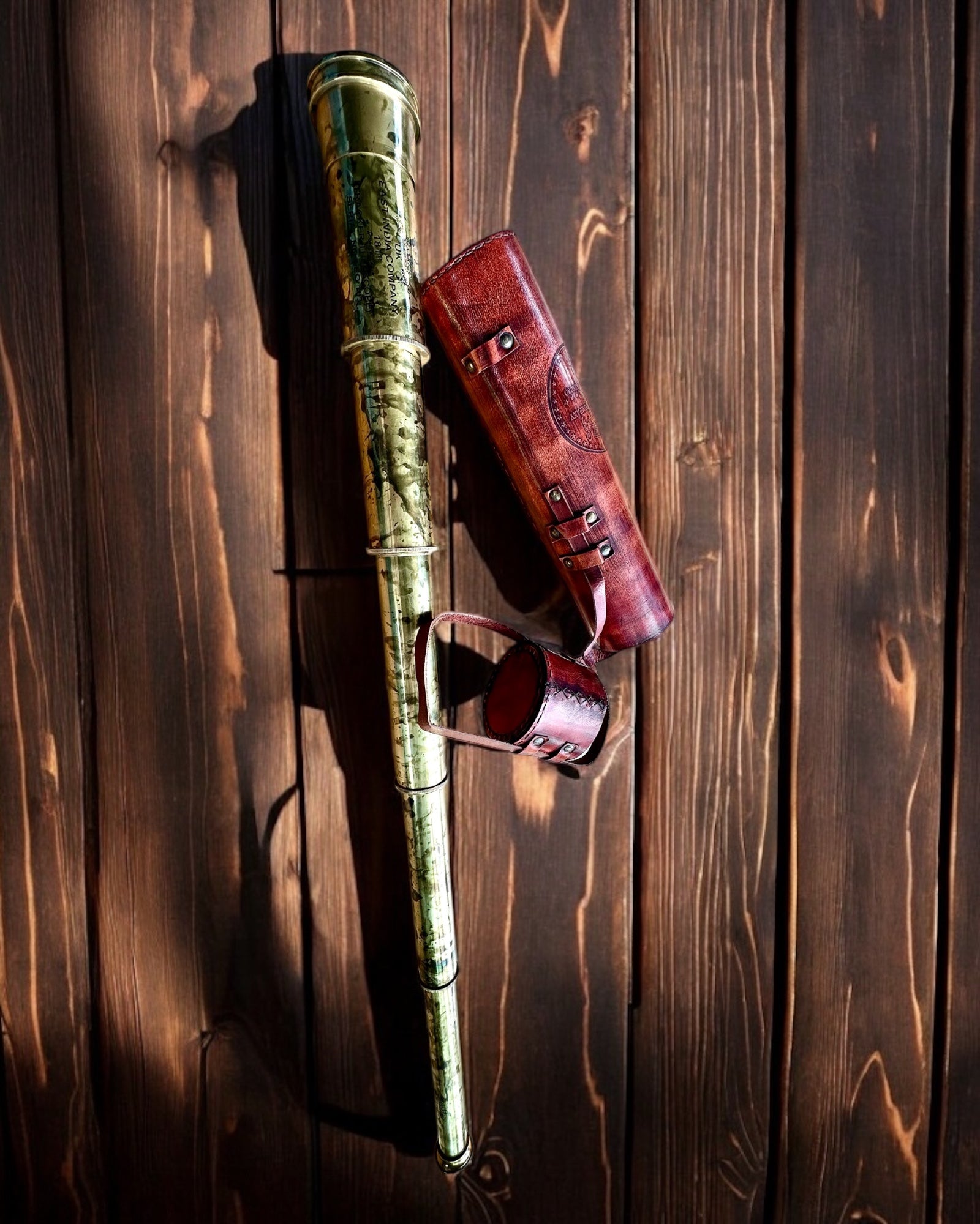 Royal Spyglass "Voyager 1818" – Exclusive, Brass, 83 cm, Handcrafted, Genuine Leather Case – Collector's Edition, Customization with Engraving for Gift