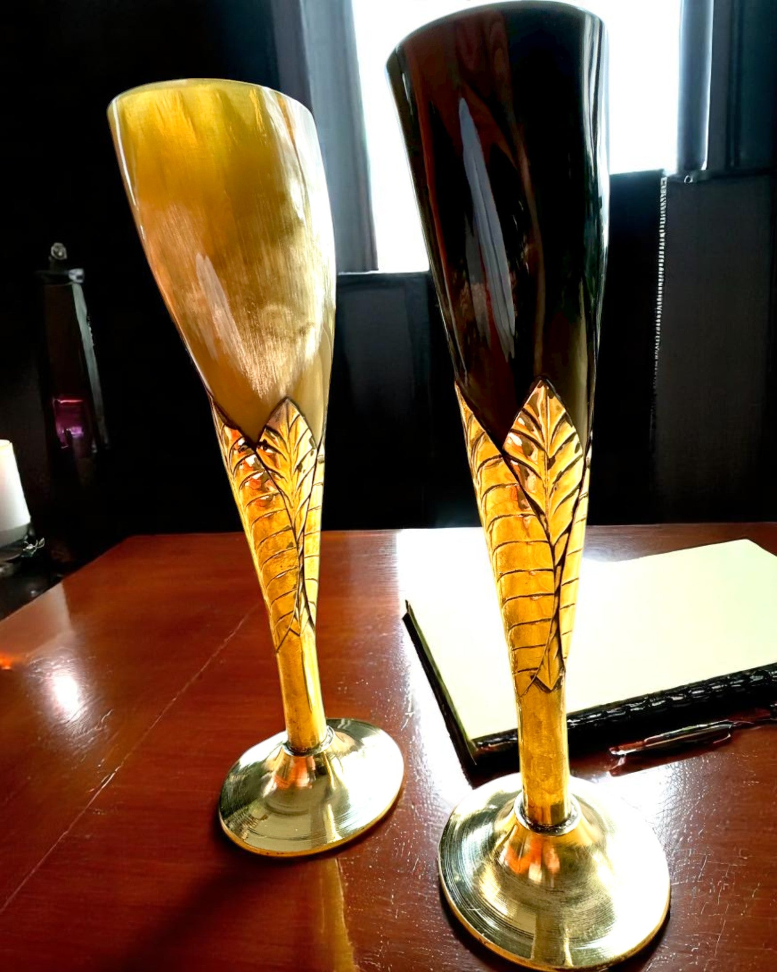 Verre "Esprit de l'Artisanat" en corne de buffle et laiton – fabriqué à la main en Inde, 22 cm, possibilité de personnalisation par gravure pour cadeau