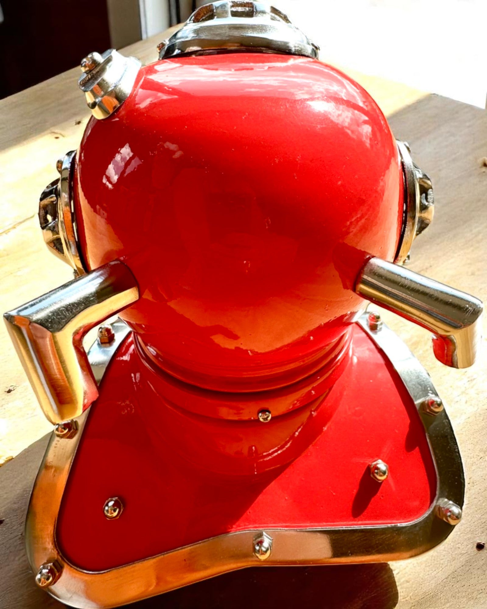 Casque de l'Explorateur des Profondeurs - Édition de Collection avec Option de Gravure, 35 cm, cadeau pour pompier ou plongeur