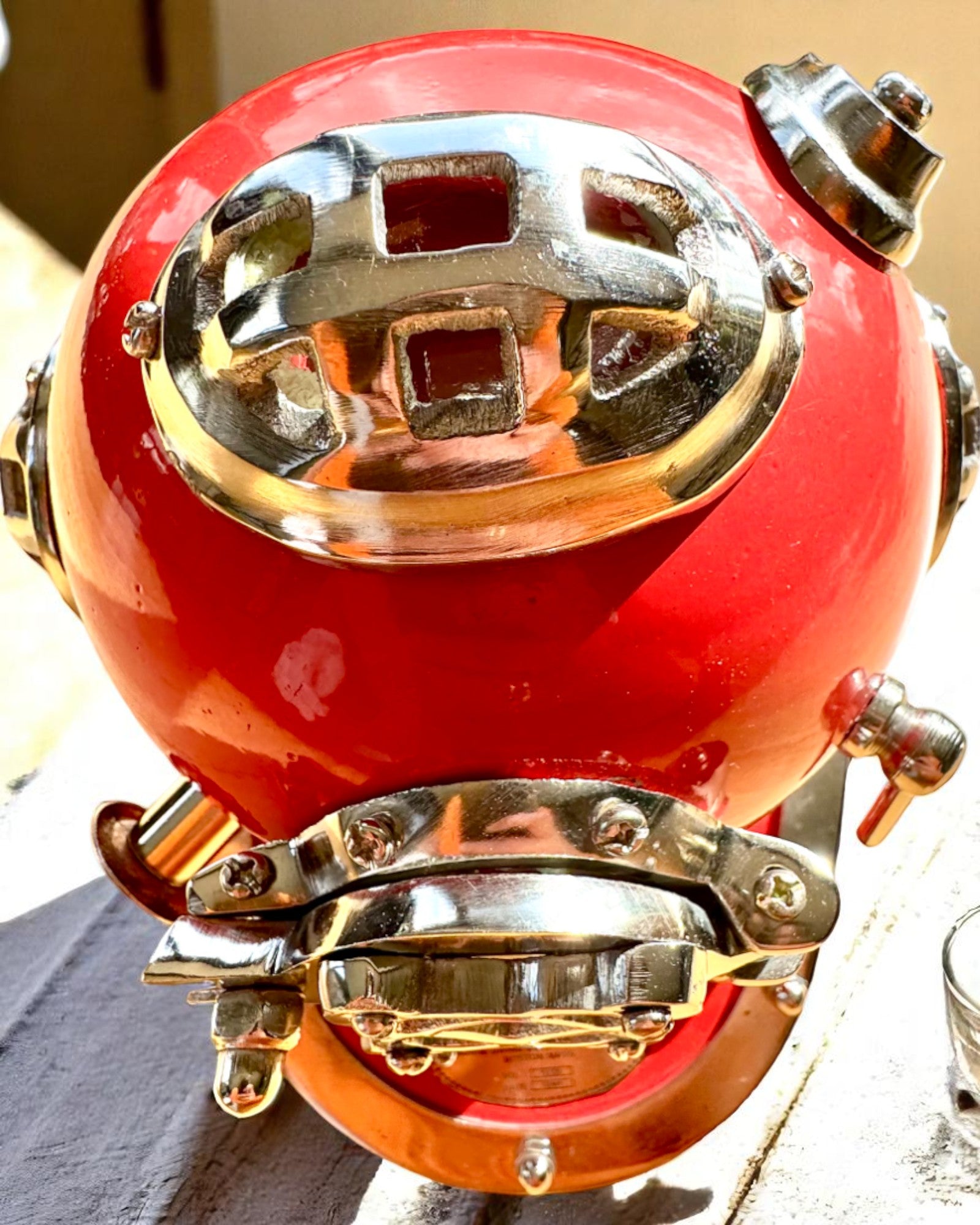 Casque de l'Explorateur des Profondeurs - Édition de Collection avec Option de Gravure, 35 cm, cadeau pour pompier ou plongeur