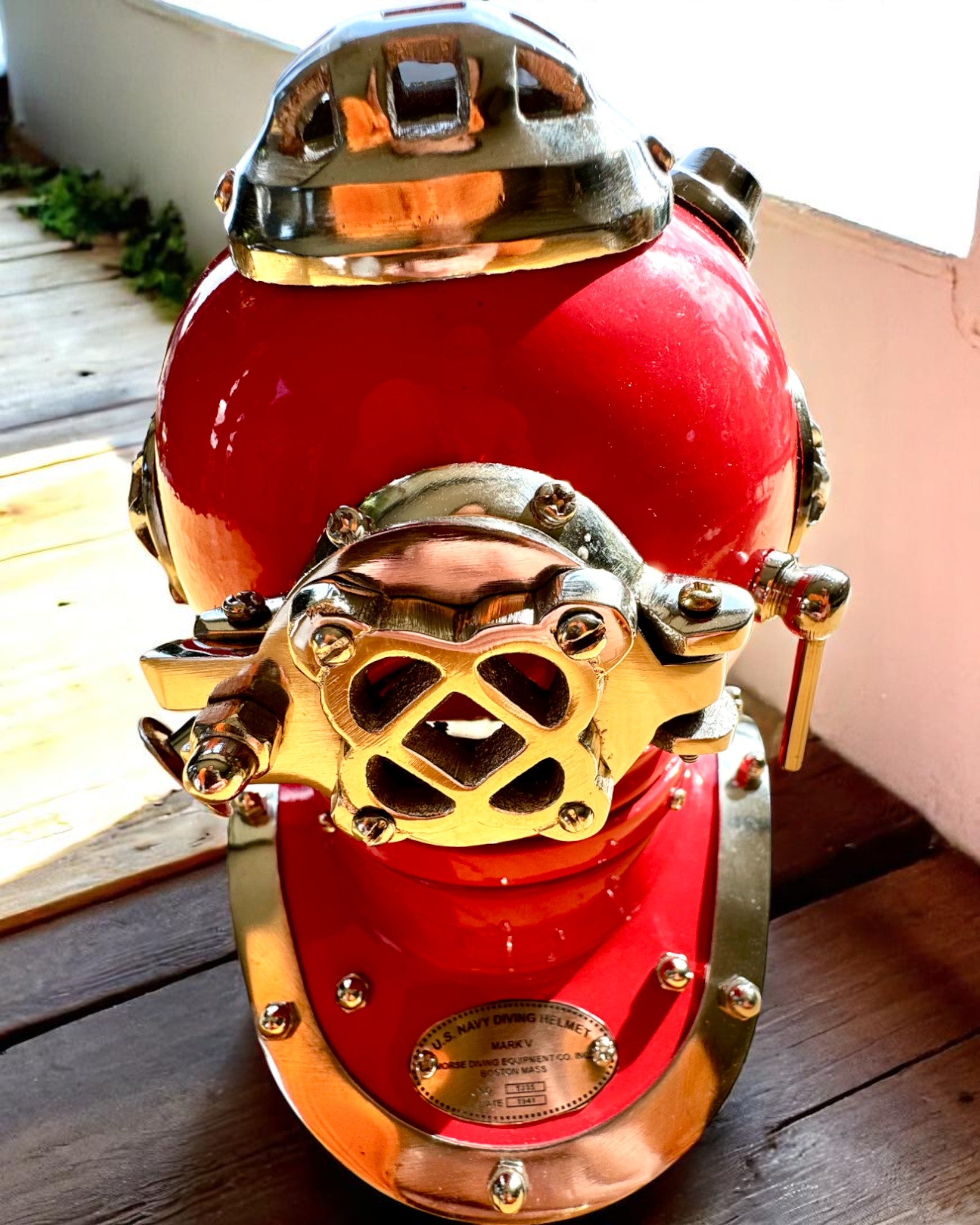 Casque de l'Explorateur des Profondeurs - Édition de Collection avec Option de Gravure, 35 cm, cadeau pour pompier ou plongeur
