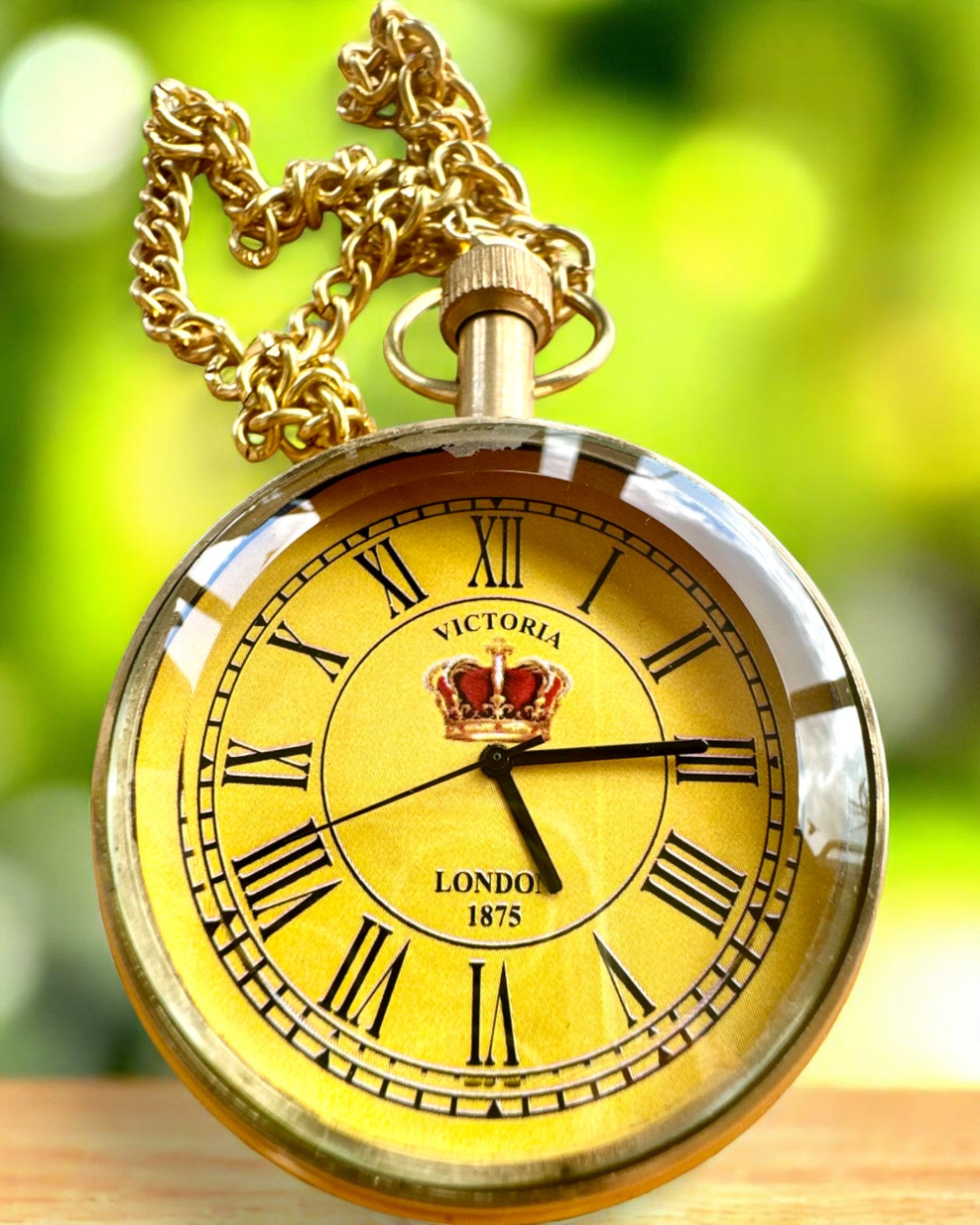 Montre de Poche « Victoria Crown » – En Laiton, Fabriquée à la Main en Inde, 5 cm de largeur, mécanisme japonais, possibilité de personnalisation par gravure pour cadeau