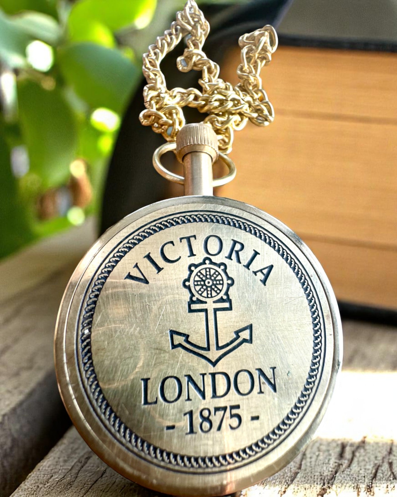 Montre de Poche « Victoria Crown » – En Laiton, Fabriquée à la Main en Inde, 5 cm de largeur, mécanisme japonais, possibilité de personnalisation par gravure pour cadeau