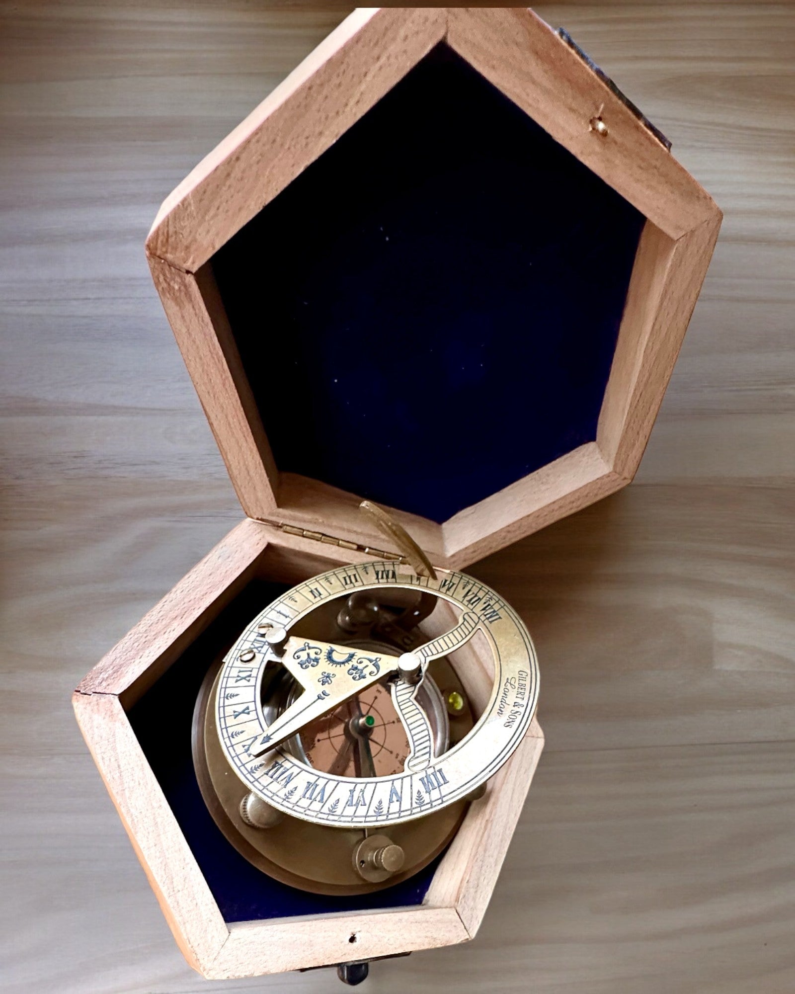 Boussole du Capitaine "Odkrywca 2" - possibilité de personnalisation avec gravure pour cadeau, 2 variantes de couleur au choix