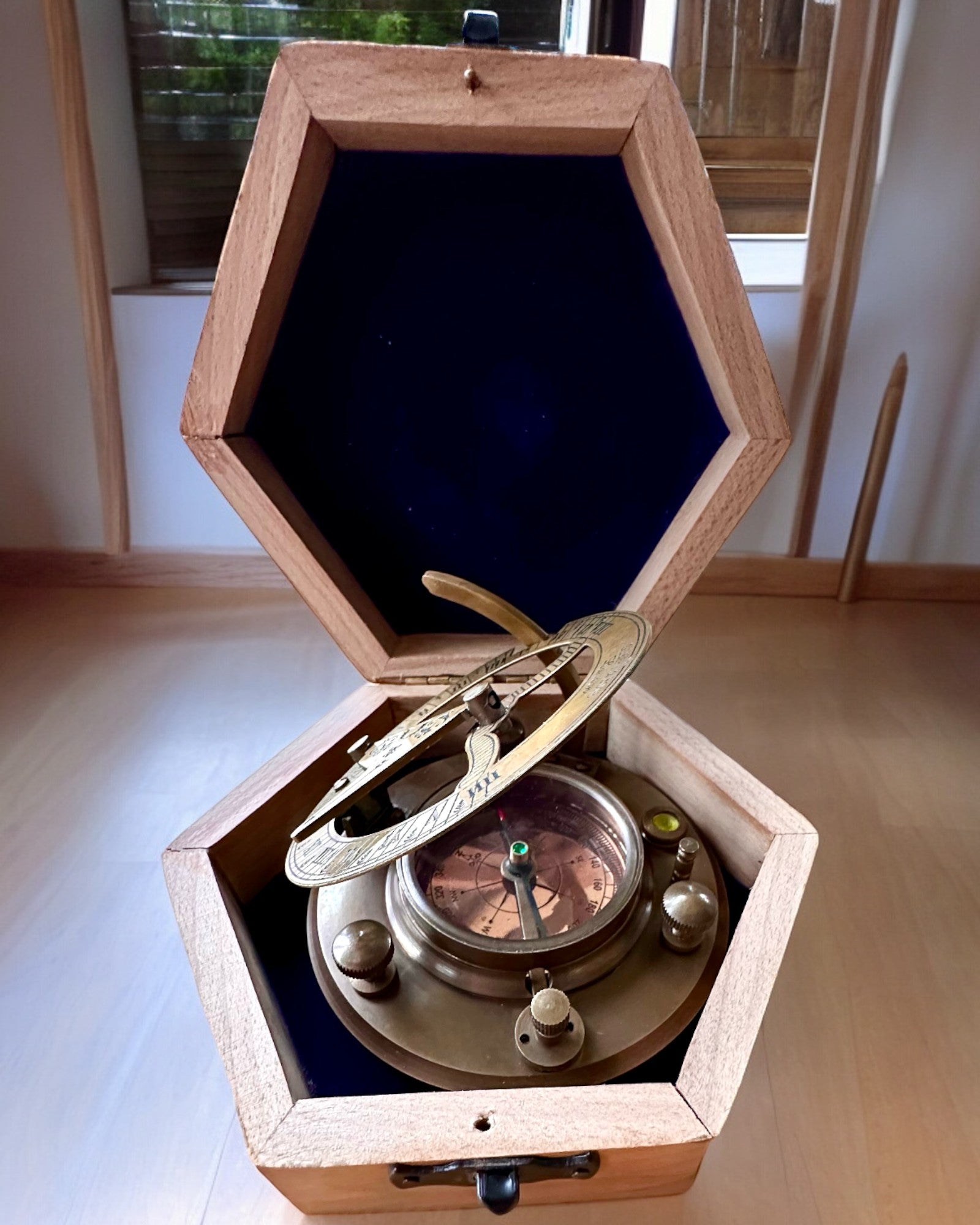 Boussole du Capitaine "Odkrywca 2" - possibilité de personnalisation avec gravure pour cadeau, 2 variantes de couleur au choix