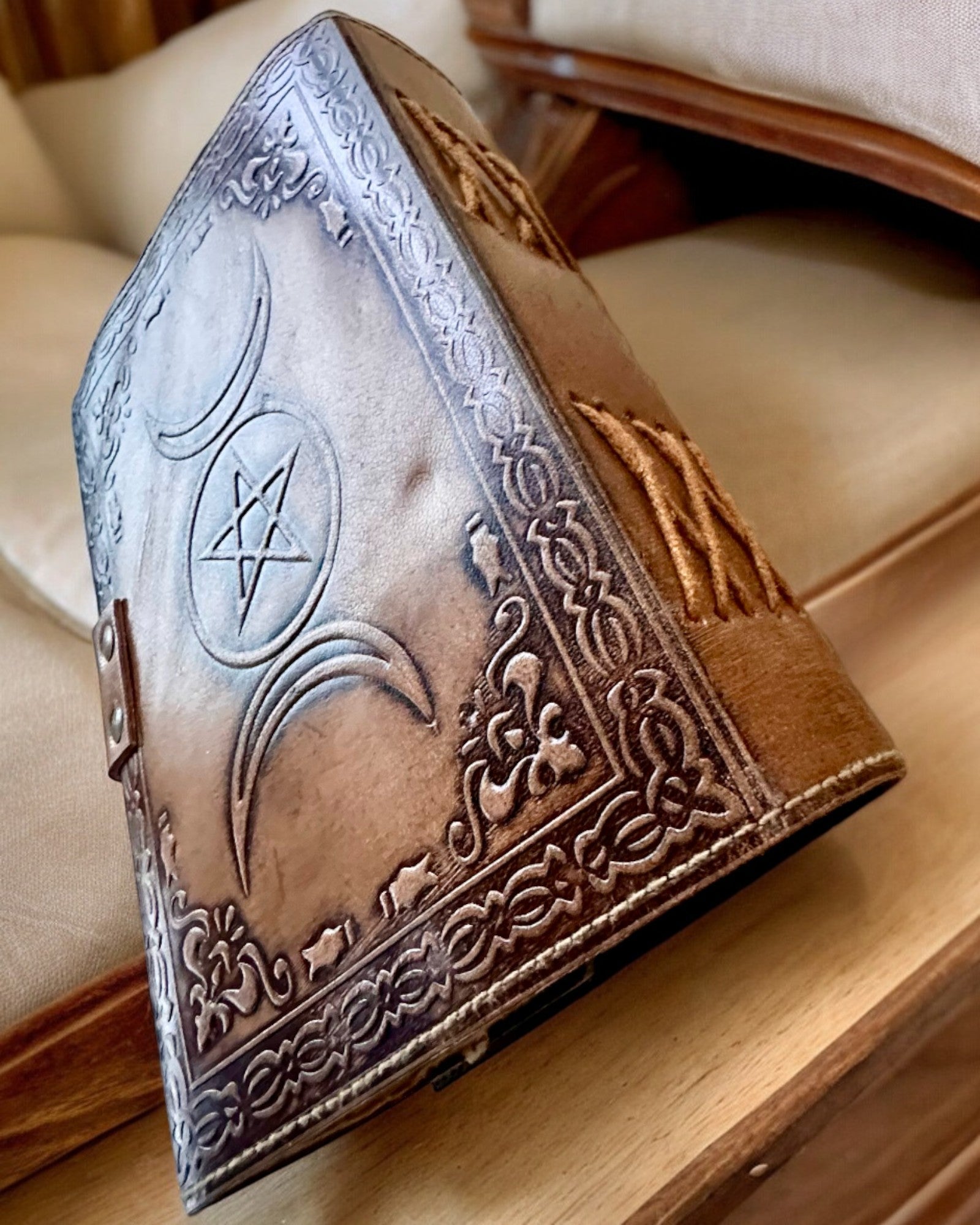 Journal Premium, Motif Antique, Carnet en Cuir "Chronique Magique" 200 pages, 2 variantes au choix, personnalisation par gravure