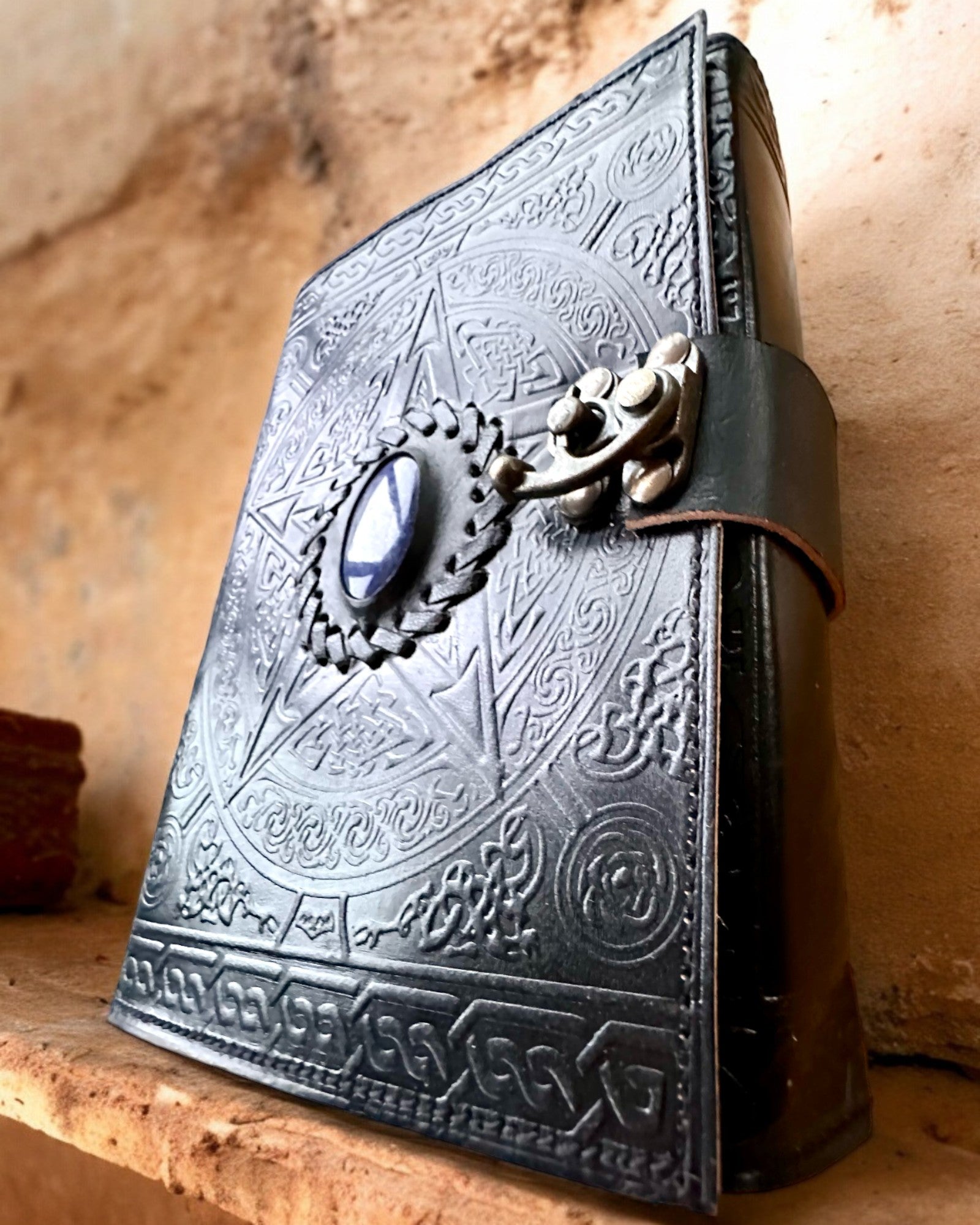 Journal Premium, Motif Antique, Carnet en Cuir "Chronique Magique" 200 pages, 2 variantes au choix, personnalisation par gravure