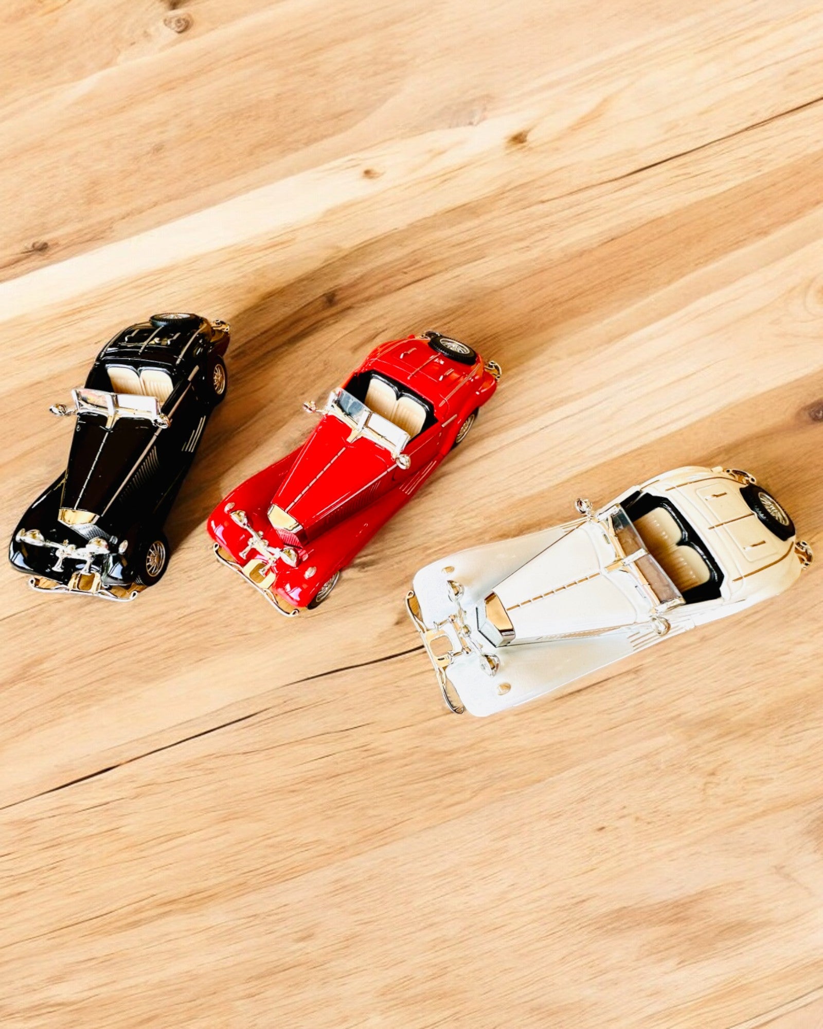 Miniatuurmodel van Klassieke Retro Auto's - personalisatiemogelijkheid als cadeau met gravure, 3 varianten om uit te kiezen