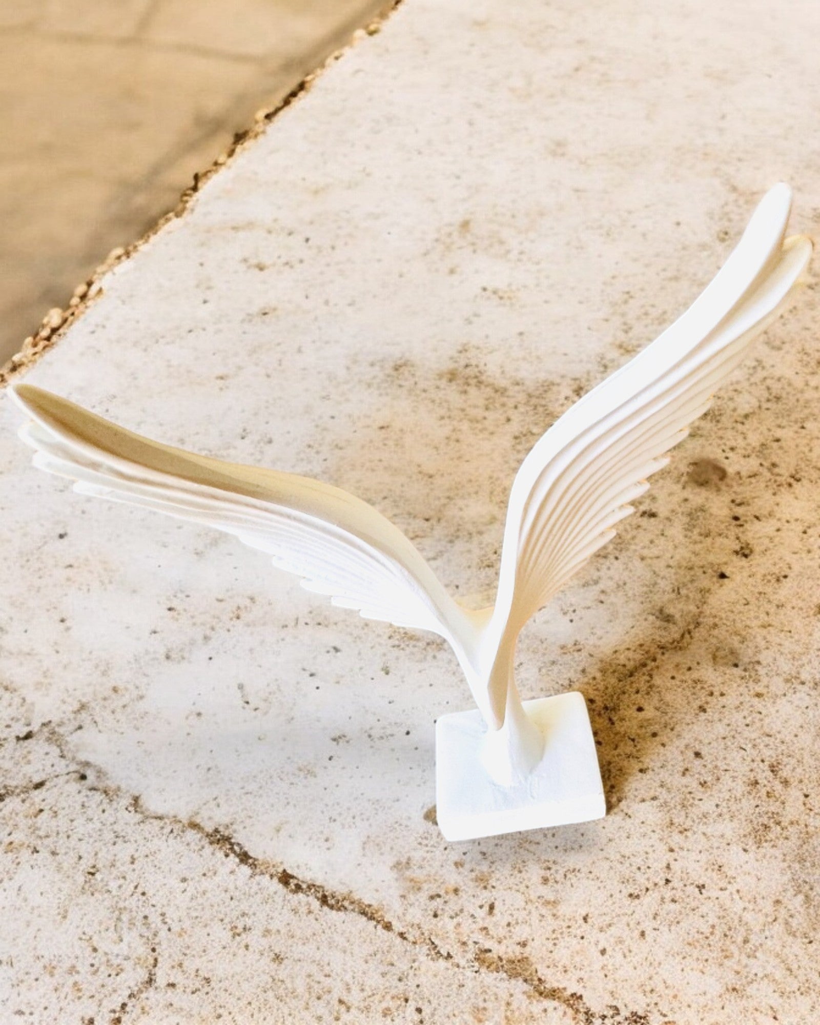 Figurine Élégante d'Ailes d'Ange de 15 cm de hauteur – "Gardiens Ailés", possibilité de personnalisation avec gravure pour cadeau, personnalisation, 2 variantes de couleur