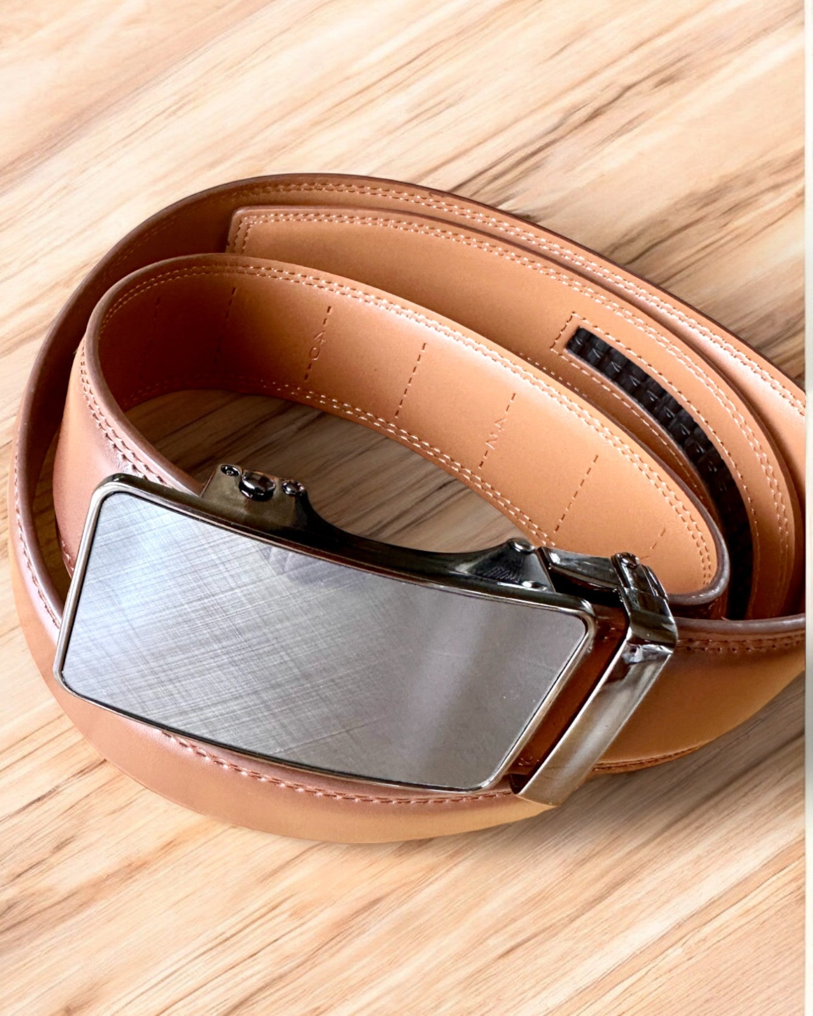 Ceinture Homme Marron avec Boucle Automatique, possibilité de personnalisation par gravure pour cadeau