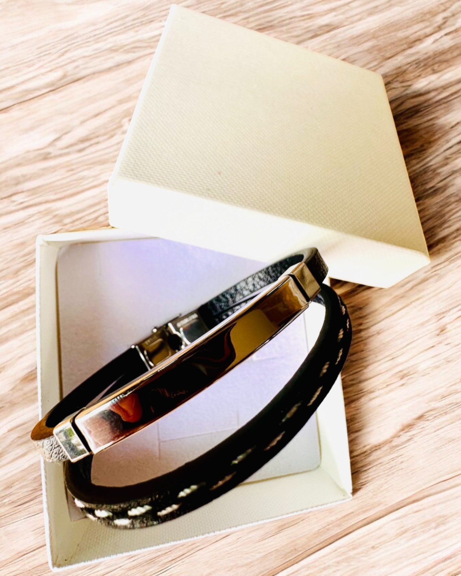 Sportarmband van PU-leer en roestvrij staal met graveermogelijkheid – 3 kleuren