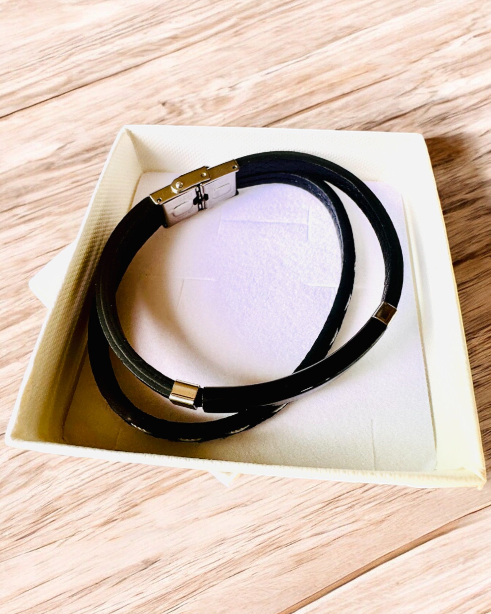 Sportarmband van PU-leer en roestvrij staal met graveermogelijkheid – 3 kleuren