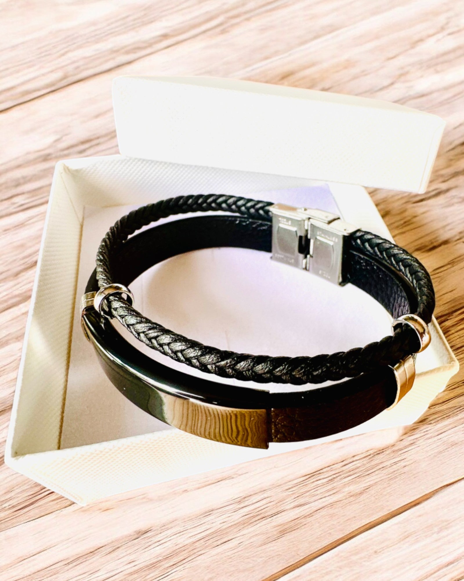 Bracelet Homme en Cuir PU et Acier Inoxydable avec Possibilité de Gravure – Disponible en Deux Variantes de Couleur