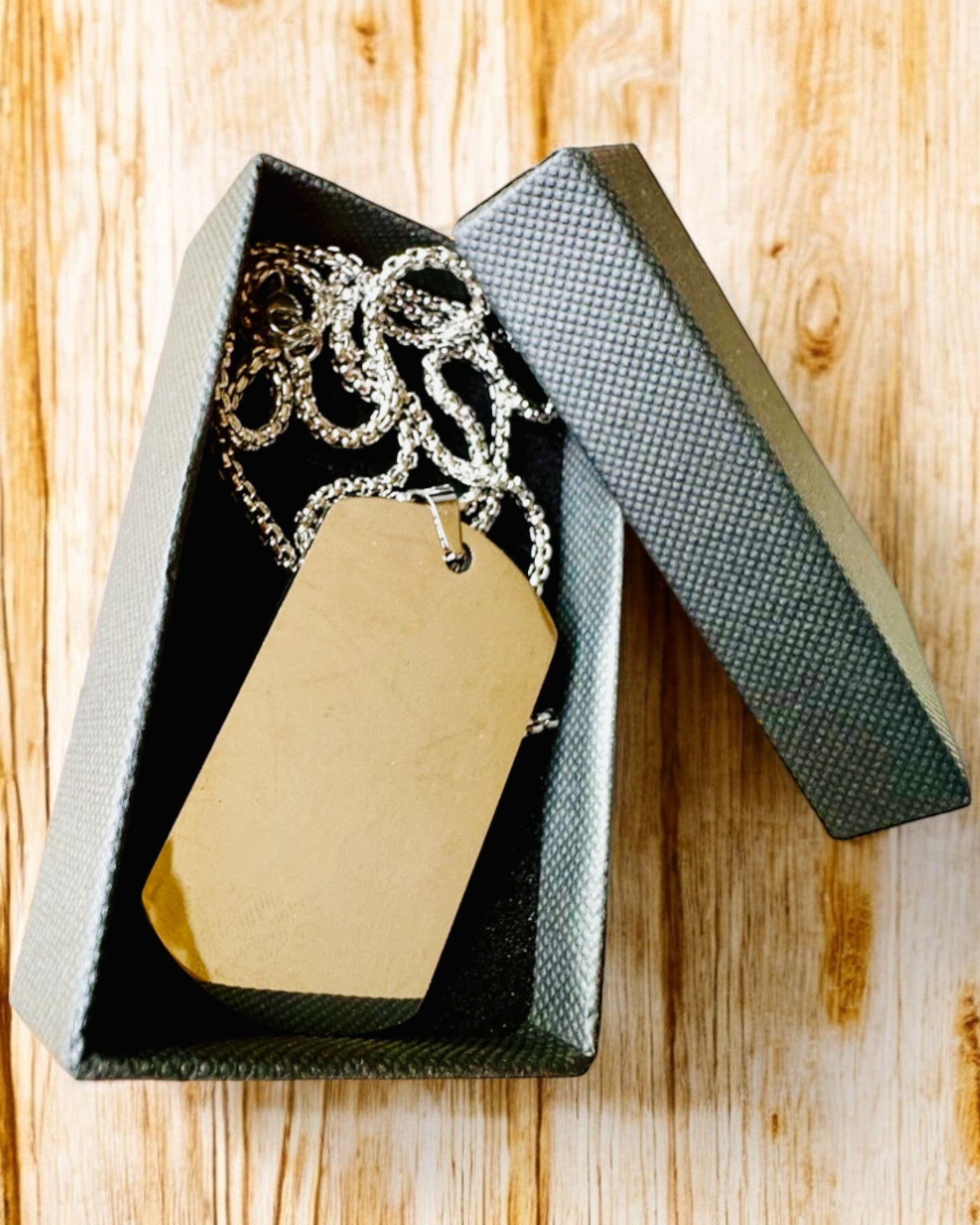 Ketting met Dog Tag "Drie Tintjes Stijl" - Identiteitsplaatje - Elegante Hanger van Roestvrij Staal met Gravure Optie