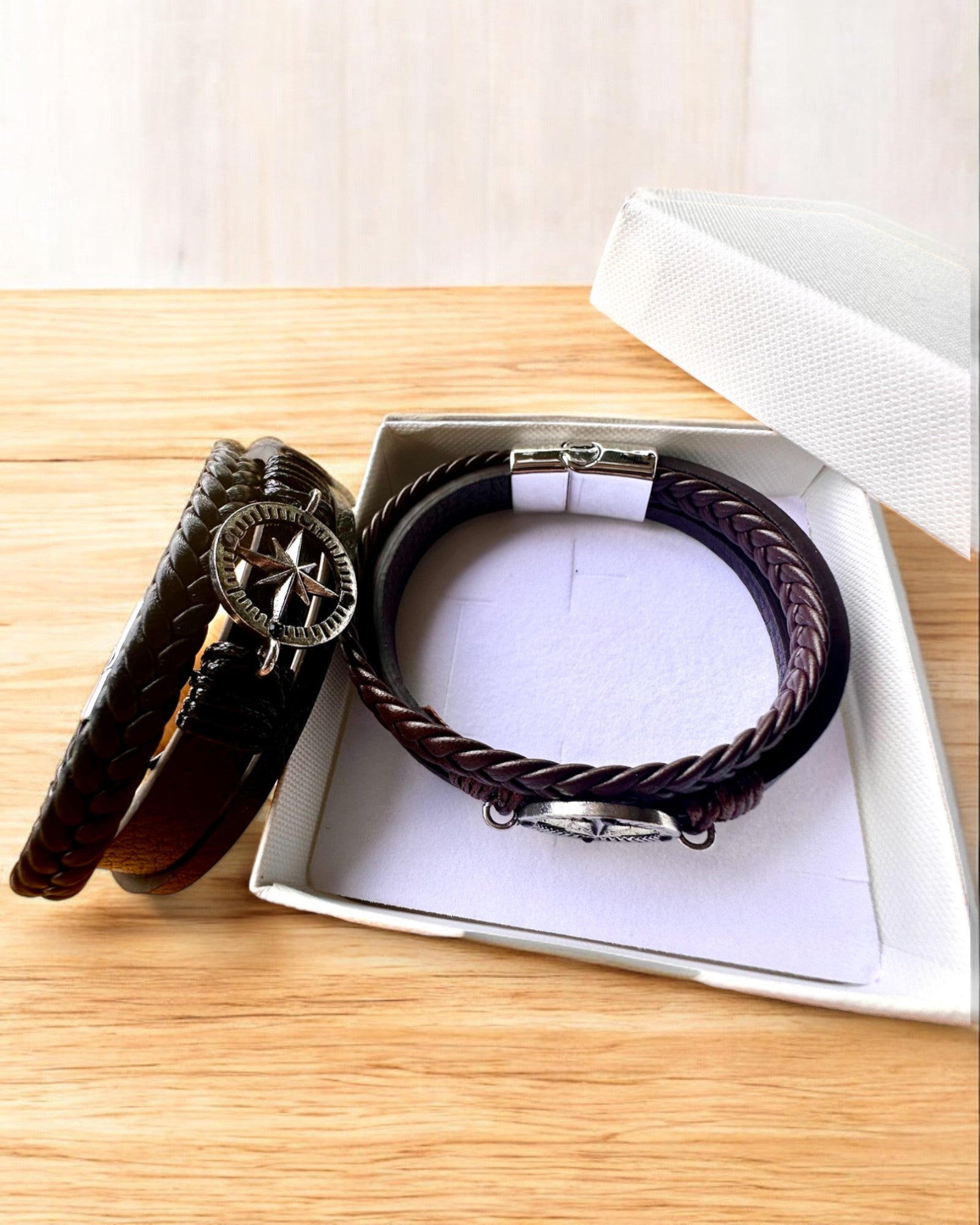 Bracelet "Compass Adventure" - possibilité de personnalisation avec gravure pour cadeau, 2 variantes de couleur au choix