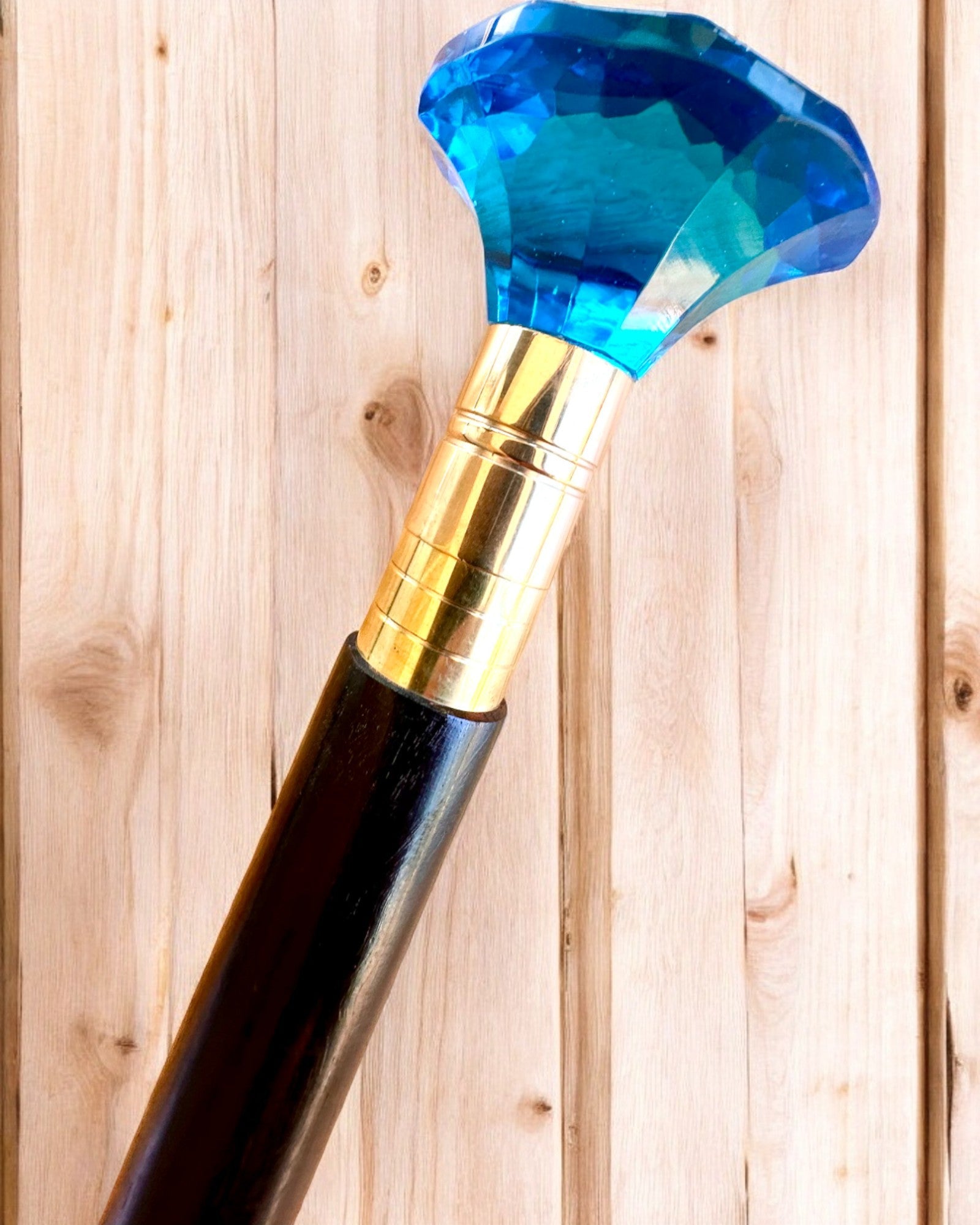 Canne de marche "Diamant Bleu" - En bois, fabriquée à la main, possibilité de gravure