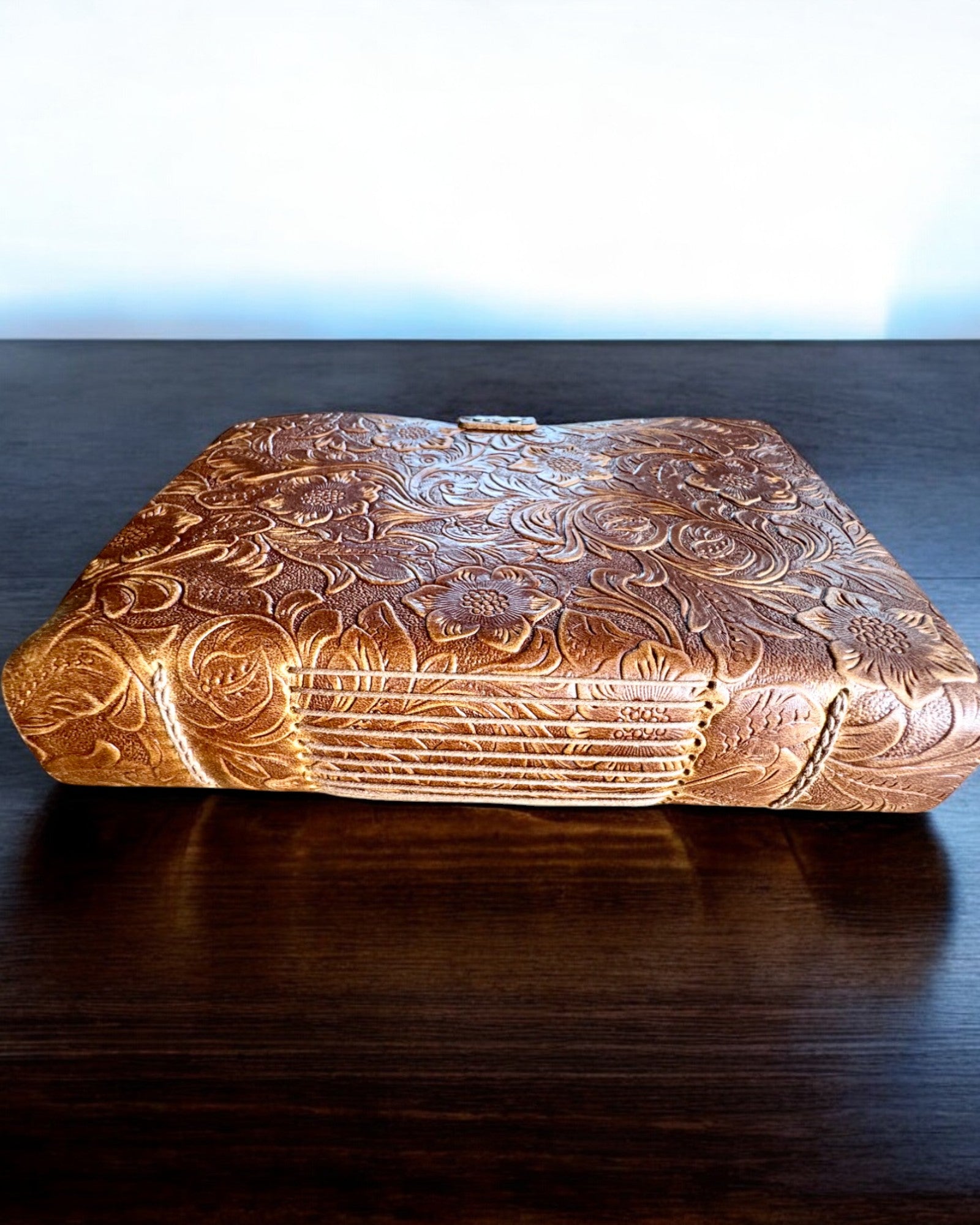 Carnet en Cuir Vintage « Floralis » – embossé à la main, 400 pages, possibilité de gravure, 2 variantes