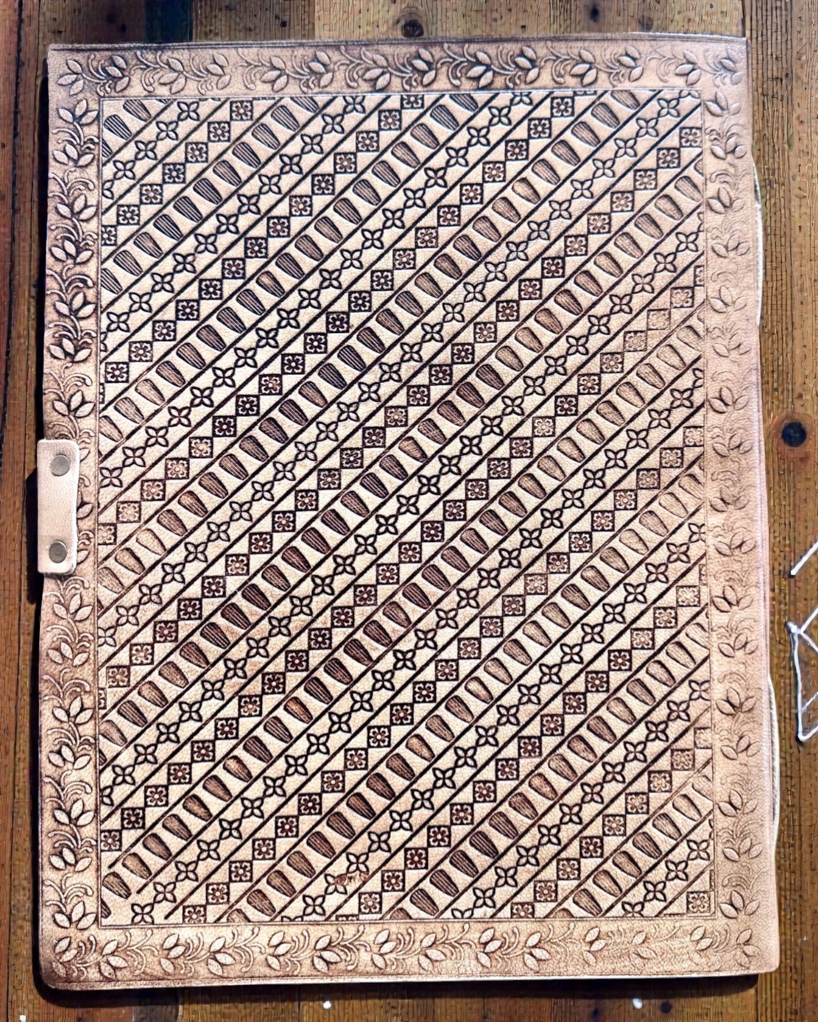 Livre de souvenirs en cuir Héritage – Carnet personnalisé 25 × 33 cm