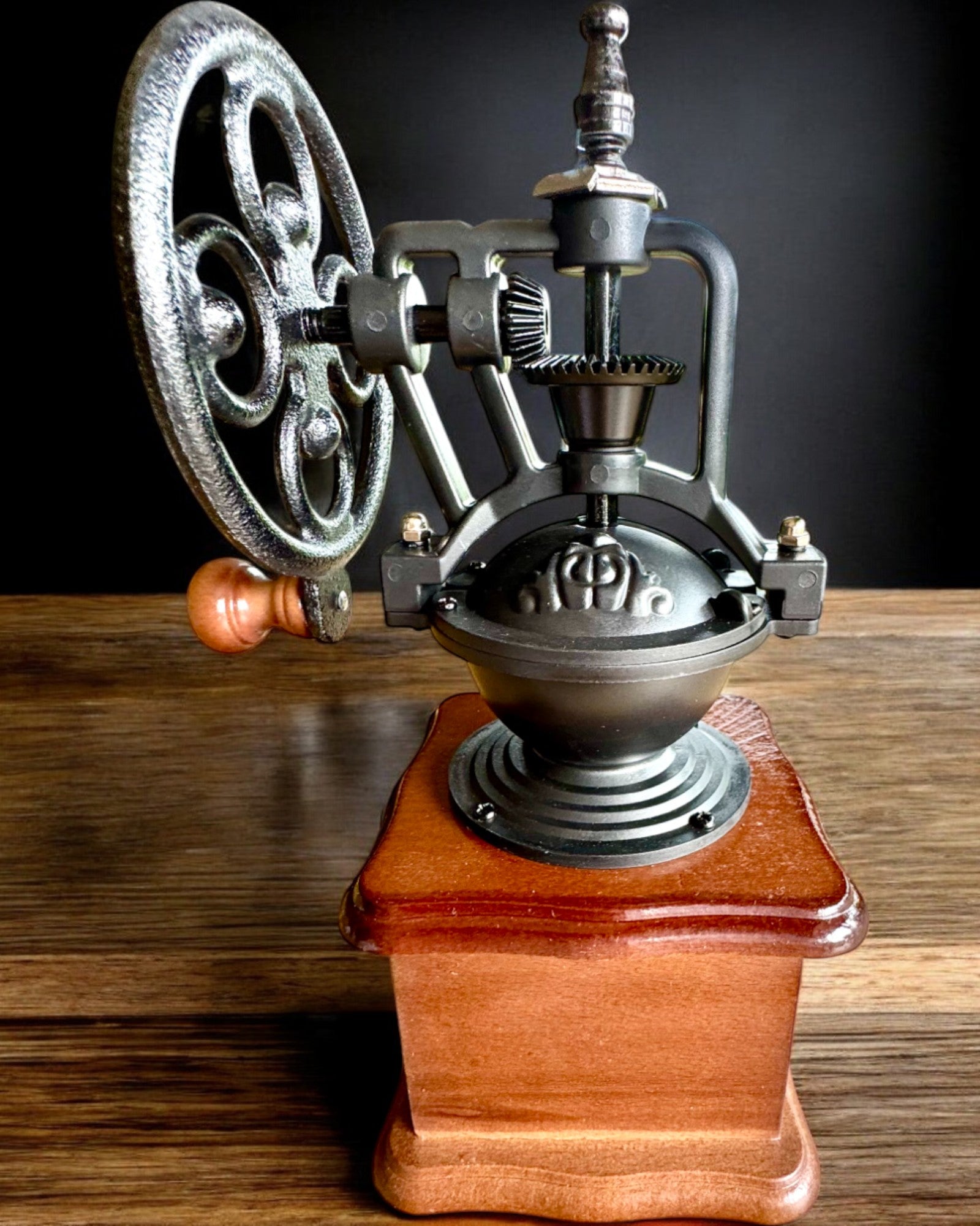 Retro Kaffeemühle „Vintage Café“ 27 cm Höhe, mit der Möglichkeit der Personalisierung durch Gravur als Geschenk