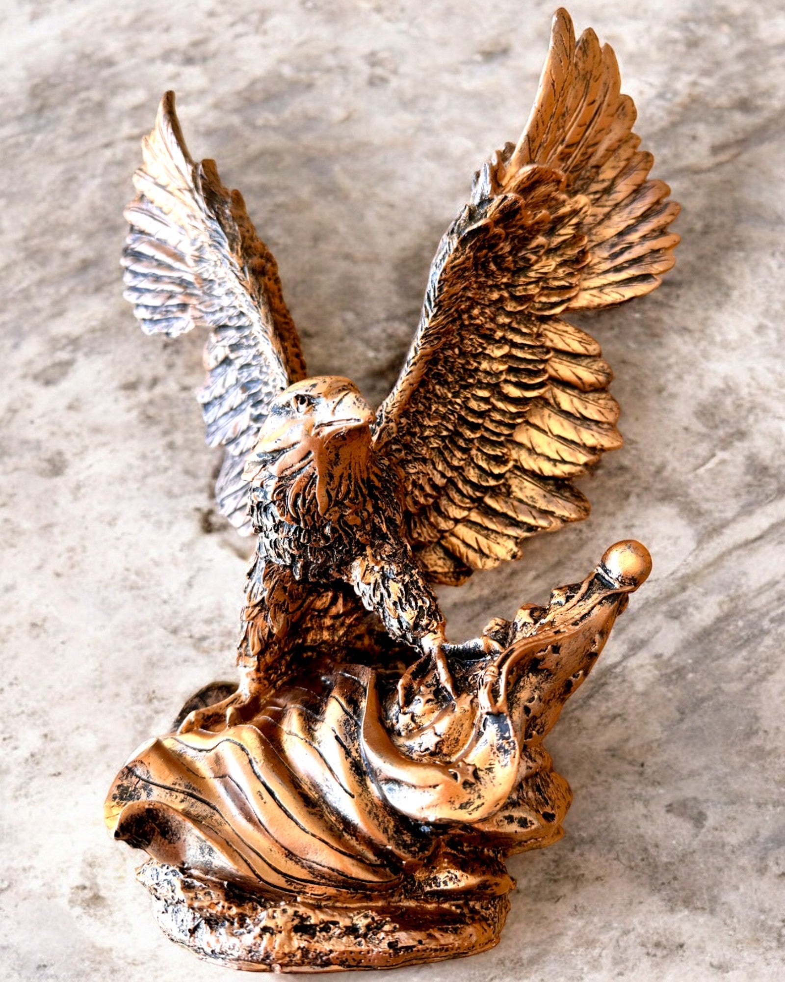 "Władca Wiatrów" - Sculpture Rétro d'Aigle au Style Vintage avec Option de Gravure