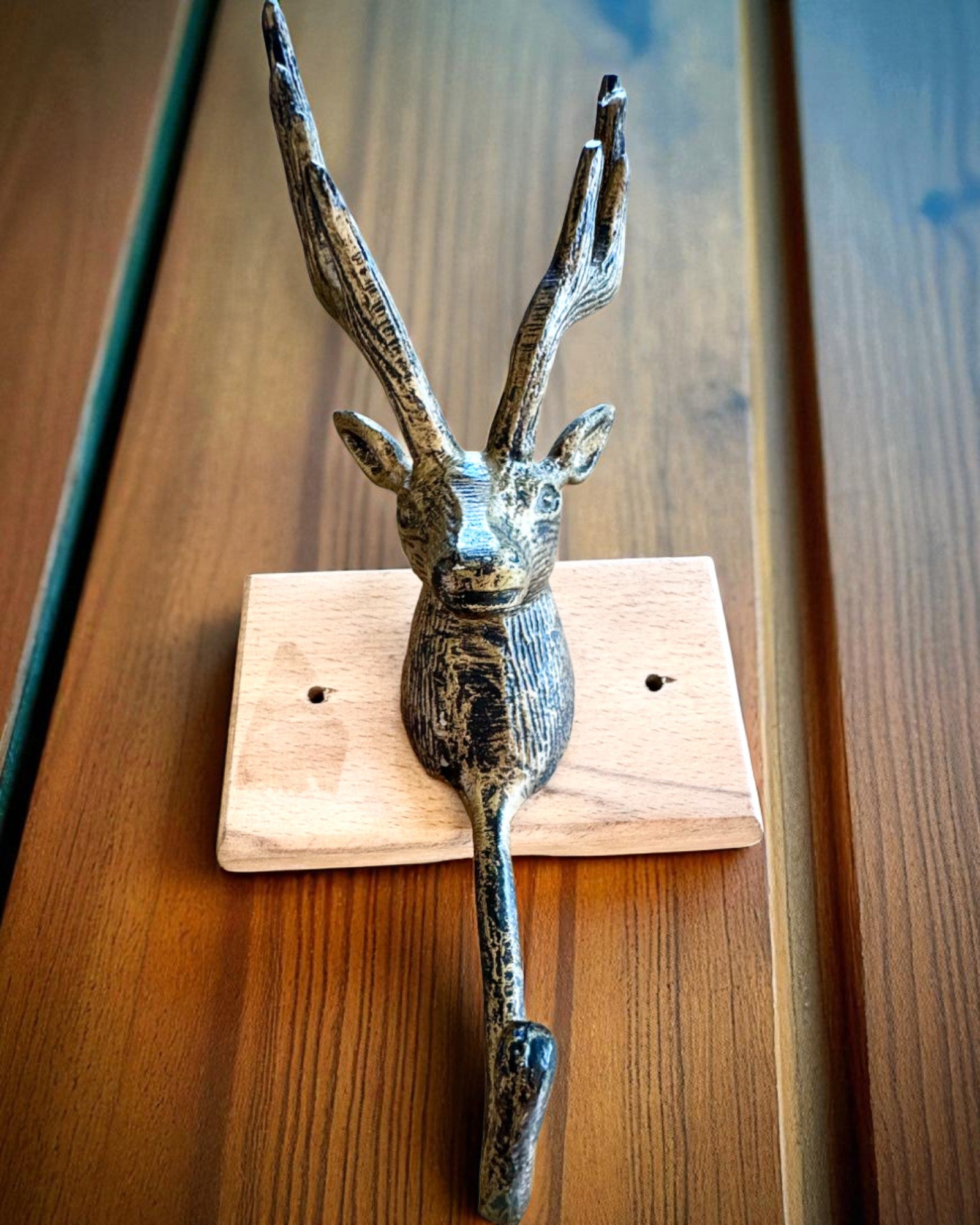 Porte-manteau en laiton Cerf Gardien, fait à la main, possibilité de personnalisation avec gravure sur bois