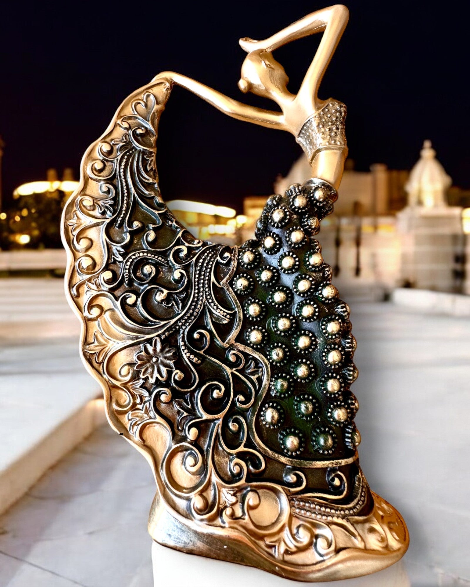 Elegante Sculptuur "Danseres van de Gouden Glans", 29 cm hoog, met mogelijkheid tot graveren als cadeau