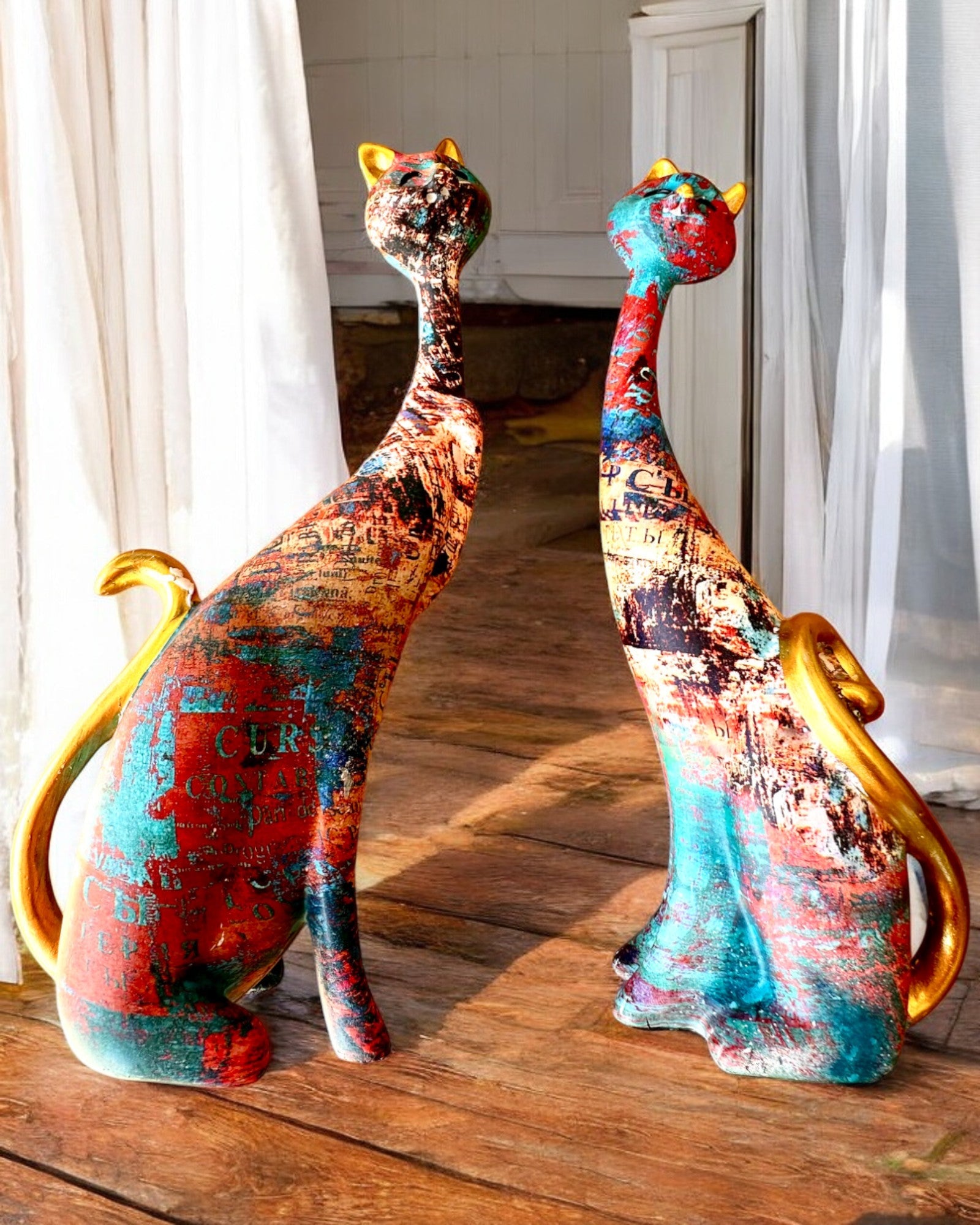 Figurines de Chats Abstraits "ArtCats", Peintes à la Main, Résine – 25 cm, 2 pcs.