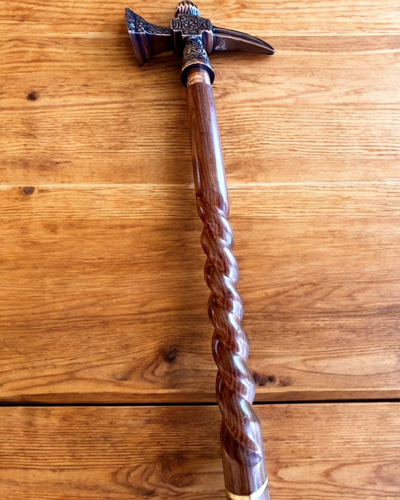 Canne de marche - WIKING avec tête en forme de marteau de guerre, possibilité de personnalisation par gravure pour cadeau