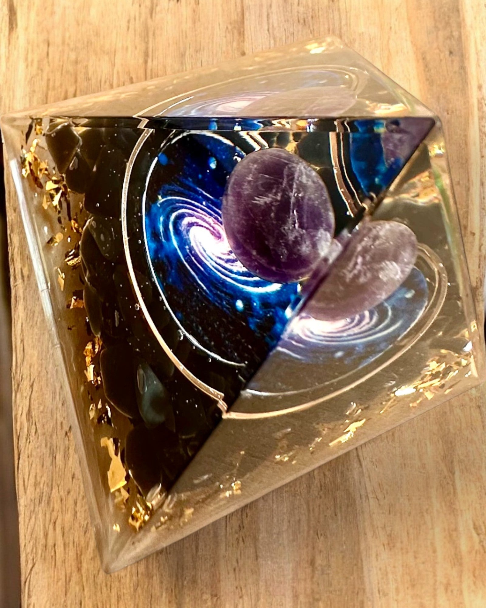 Orgonitische Energiepiramide "Kosmische Piramide" Galactische Essentie, als cadeau