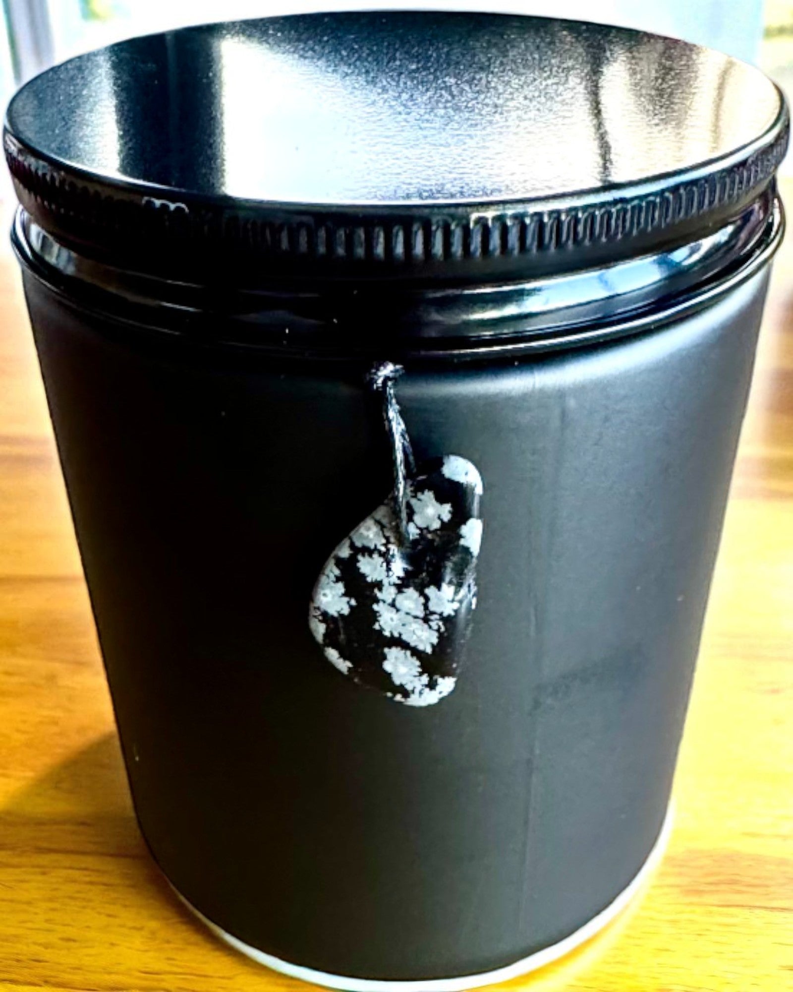 Bougie de soja intentionnelle Obsidienne – confiance en soi et force intérieure, 250 ml, possibilité de personnalisation pour cadeau