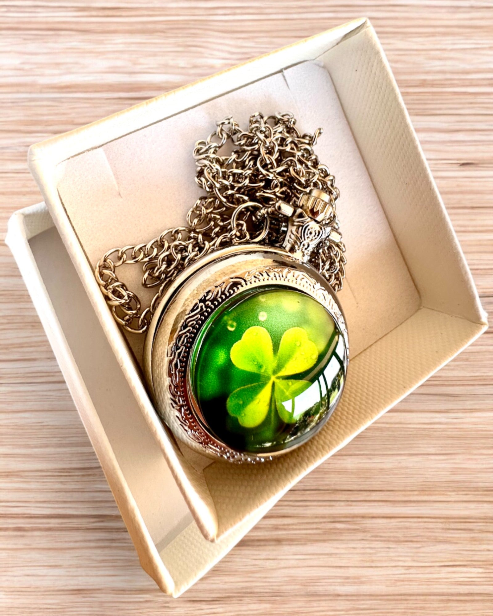 Zakhorloge "CloverTime" met klavertjeviermotief, mogelijkheid tot personalisatie met gravure als cadeau