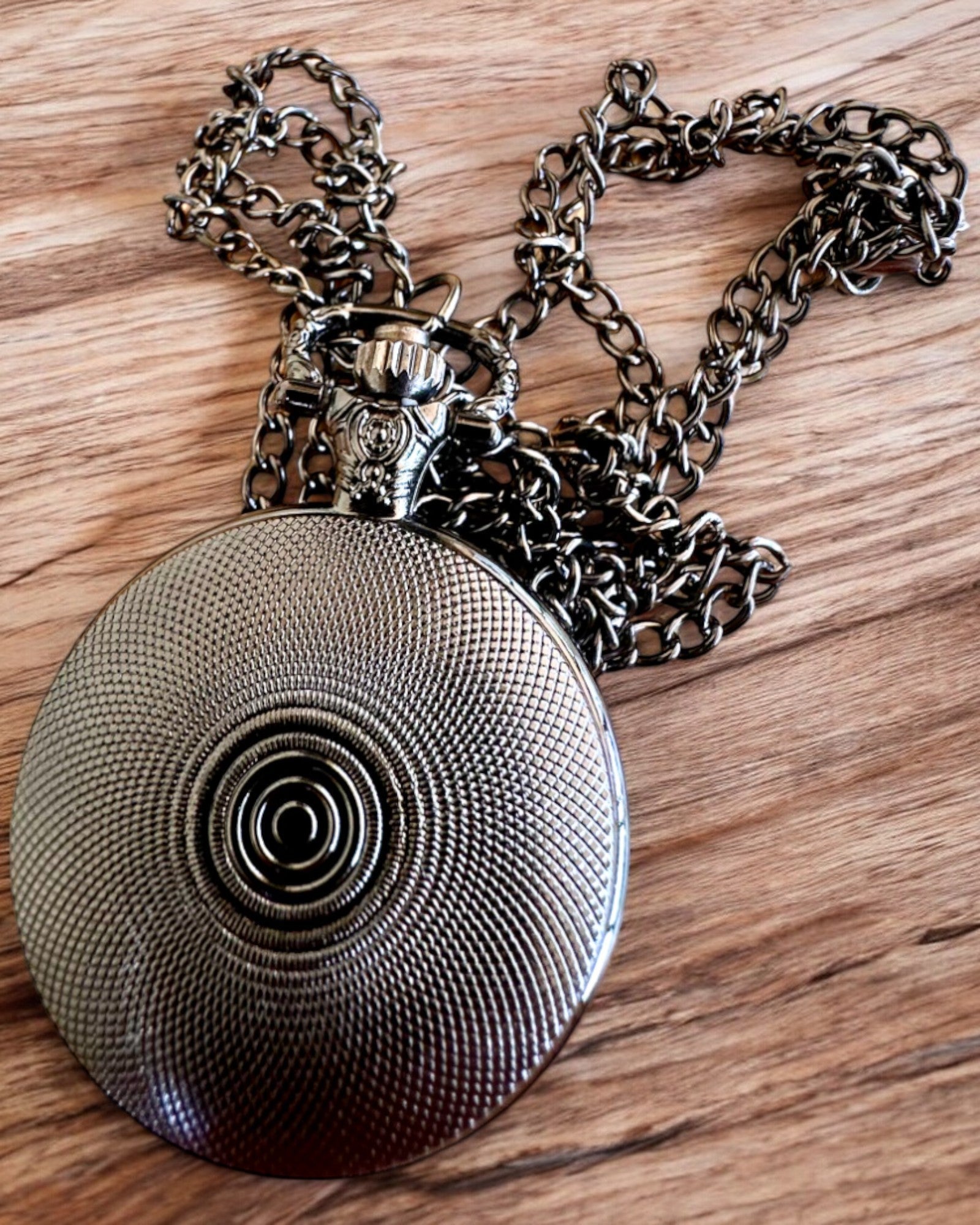 Kieszonkhorloge Lunar Wolf – Maanwolf Klok, mogelijkheid tot personalisatie met gravure als cadeau