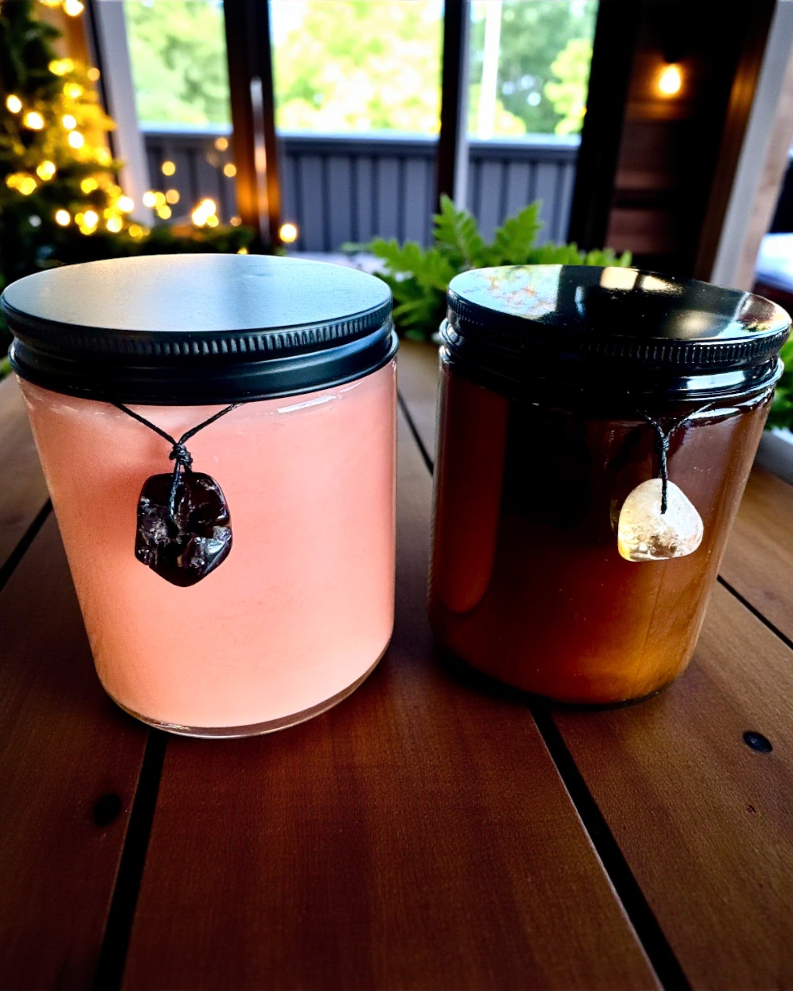 Bougie de soja intentionnelle 250 ml avec pierre naturelle – choisissez votre énergie : Citrine ou Grenat, personnalisation par gravure pour cadeau