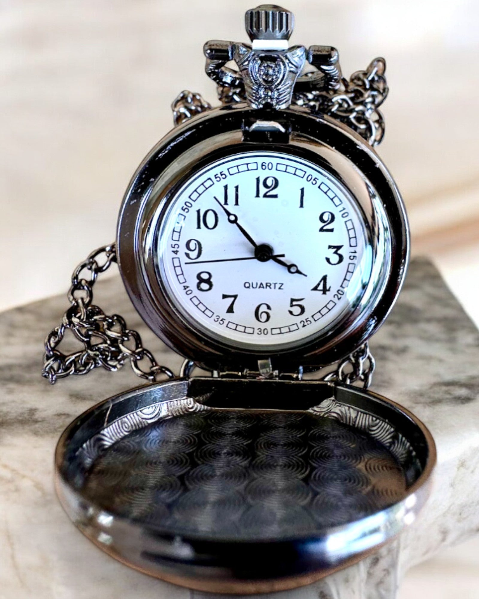 Montre de Poche Rose de Nuit, possibilité de personnalisation avec gravure pour cadeau