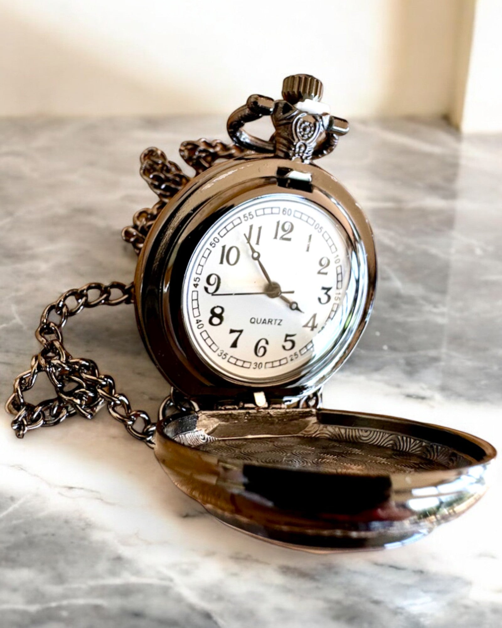 Montre de Poche Rose de Nuit, possibilité de personnalisation avec gravure pour cadeau