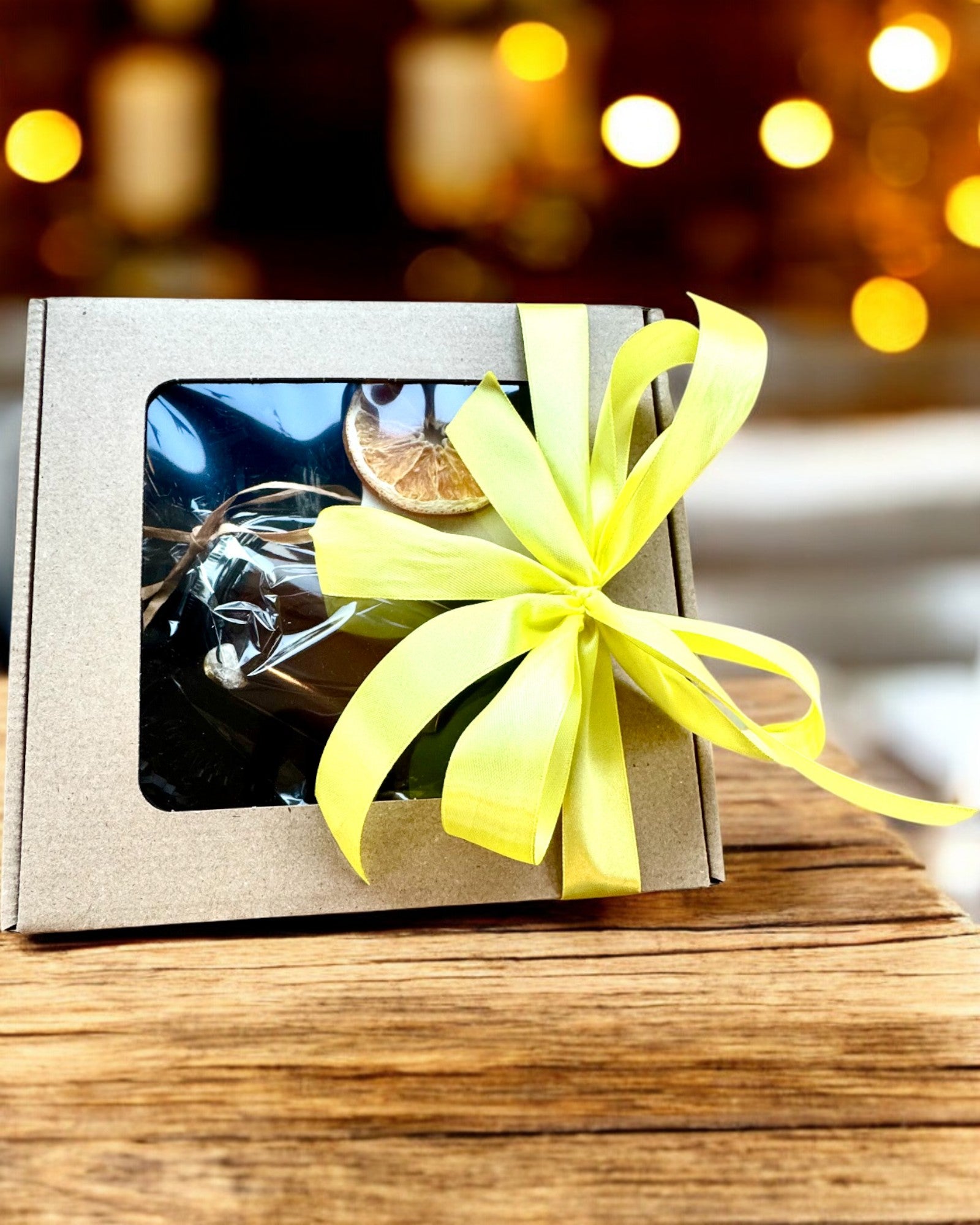 Bougie de soja intentionnelle 250 ml avec pierre naturelle – choisissez votre énergie : Citrine ou Grenat, personnalisation par gravure pour cadeau