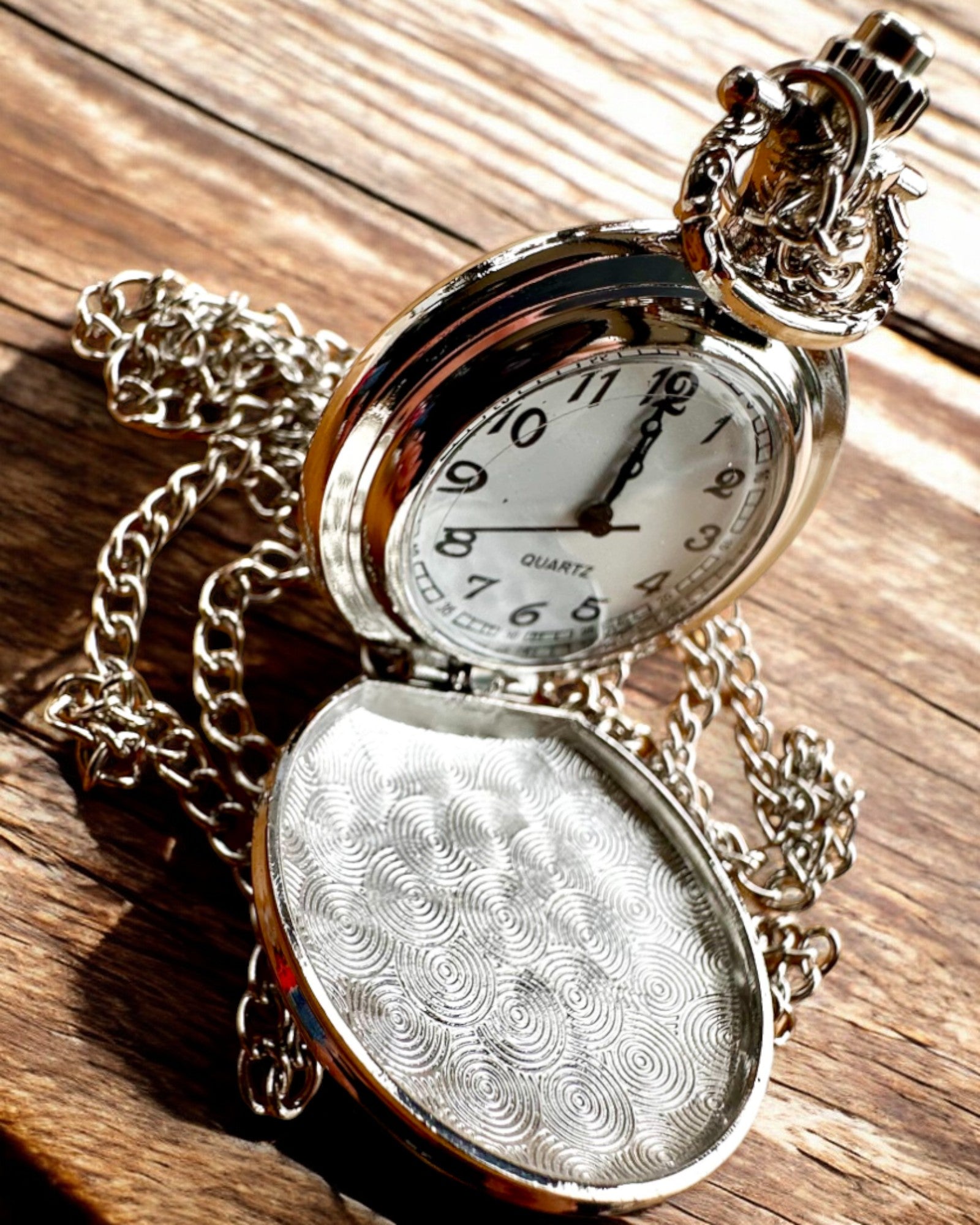 Montre de Poche "Chatte Stellaire" avec Gravure Personnalisable, 2 variantes de couleur au choix