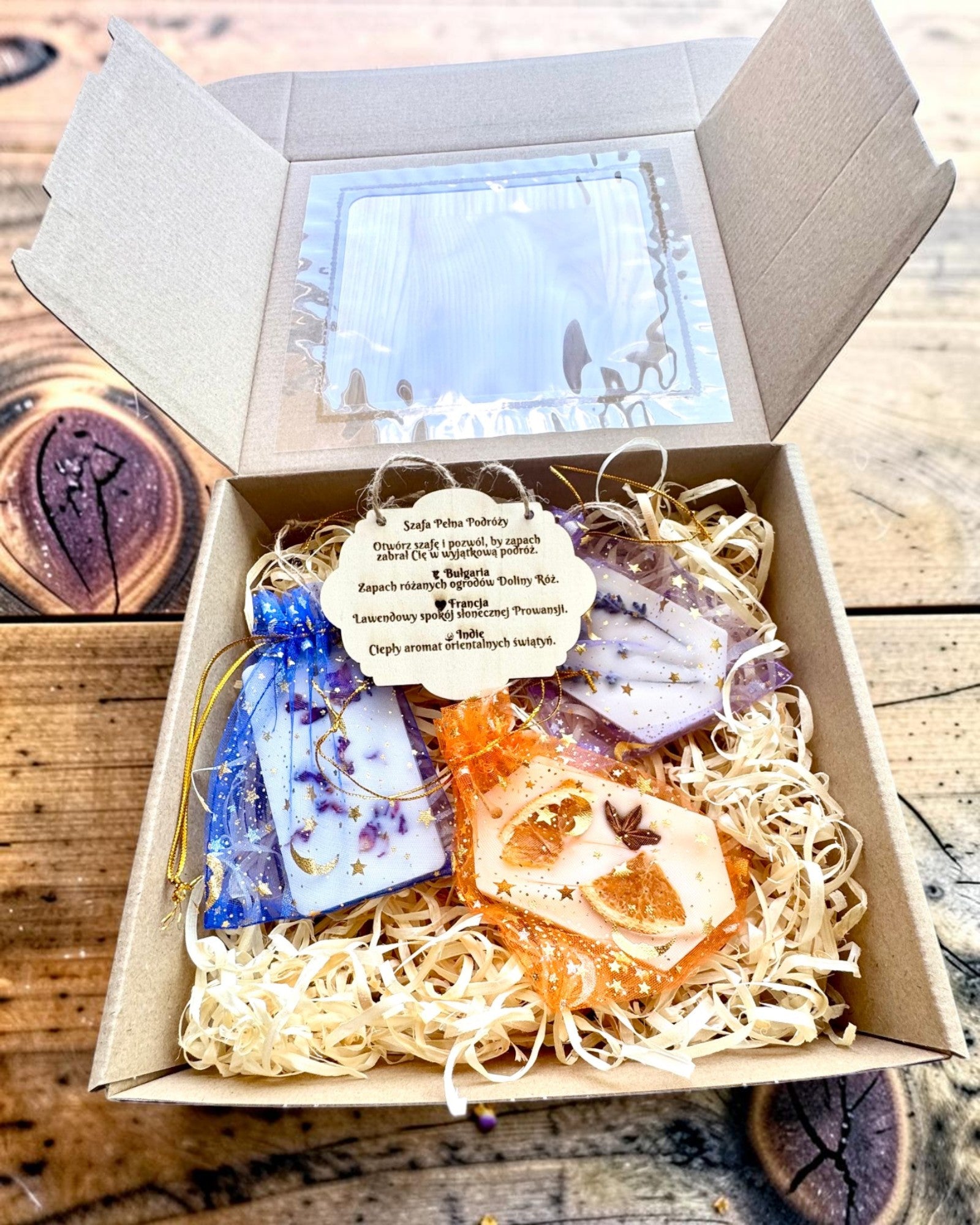 A Wardrobe Full of Travels – Soy Wax Hanging Ornament Gift Set