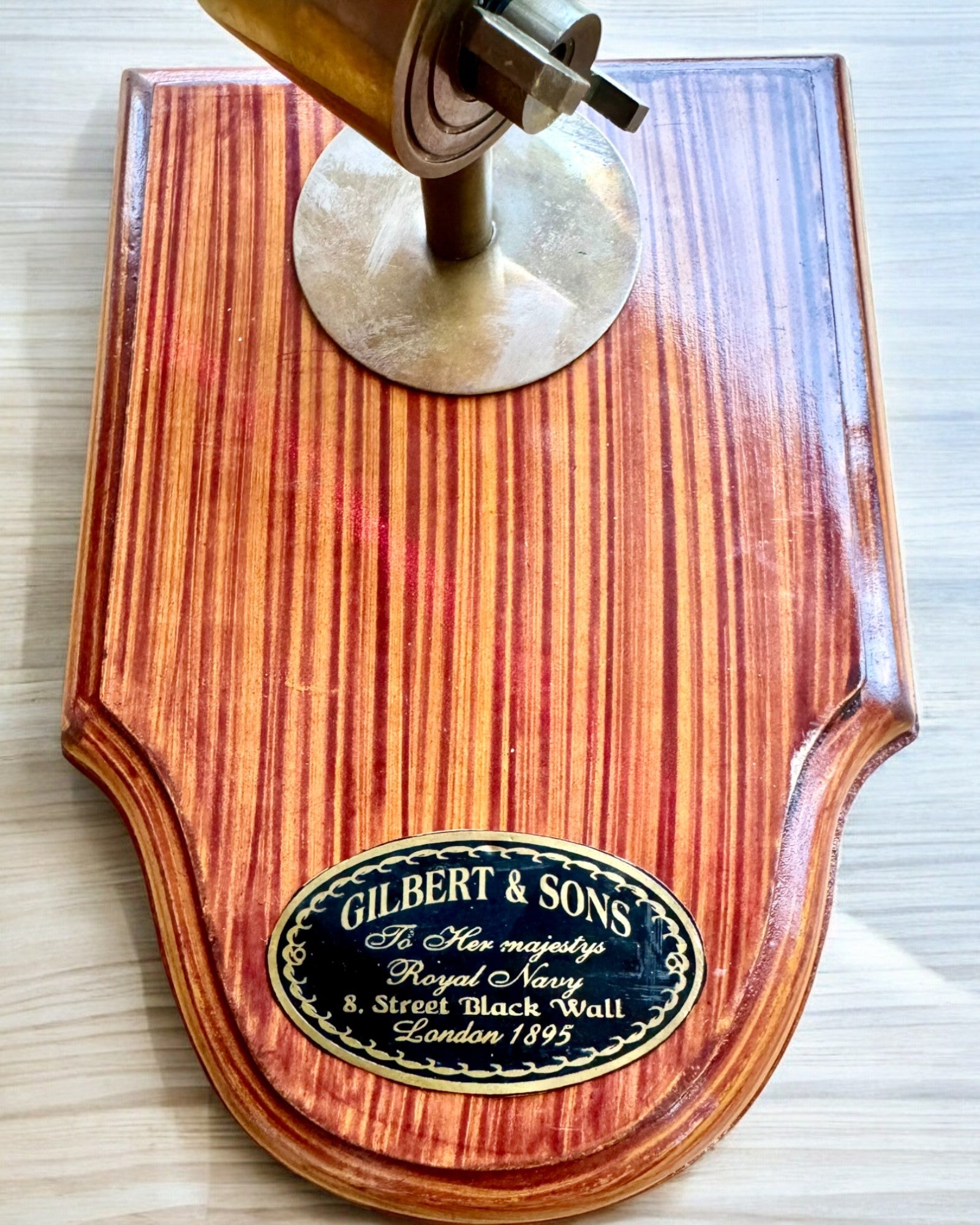 Loupe artisanale "Royal Magnifier" avec support et bras réglable - possibilité de personnalisation par gravure pour cadeau
