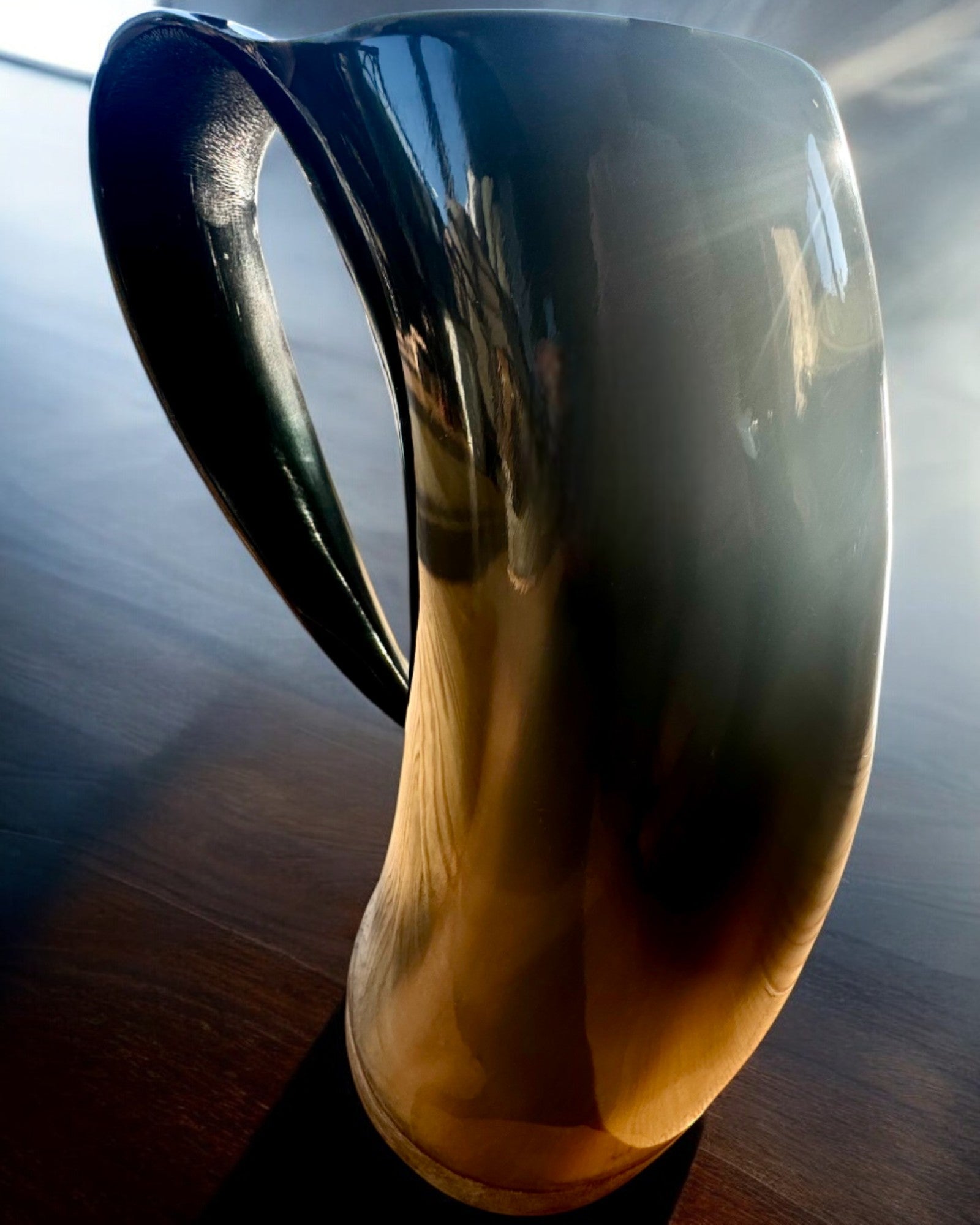 Kompakt, 350 ml, Rzeźbiony Majstersztyk-Krug mit Möglichkeit zur Personalisierung durch Gravur - 2 Farbvarianten