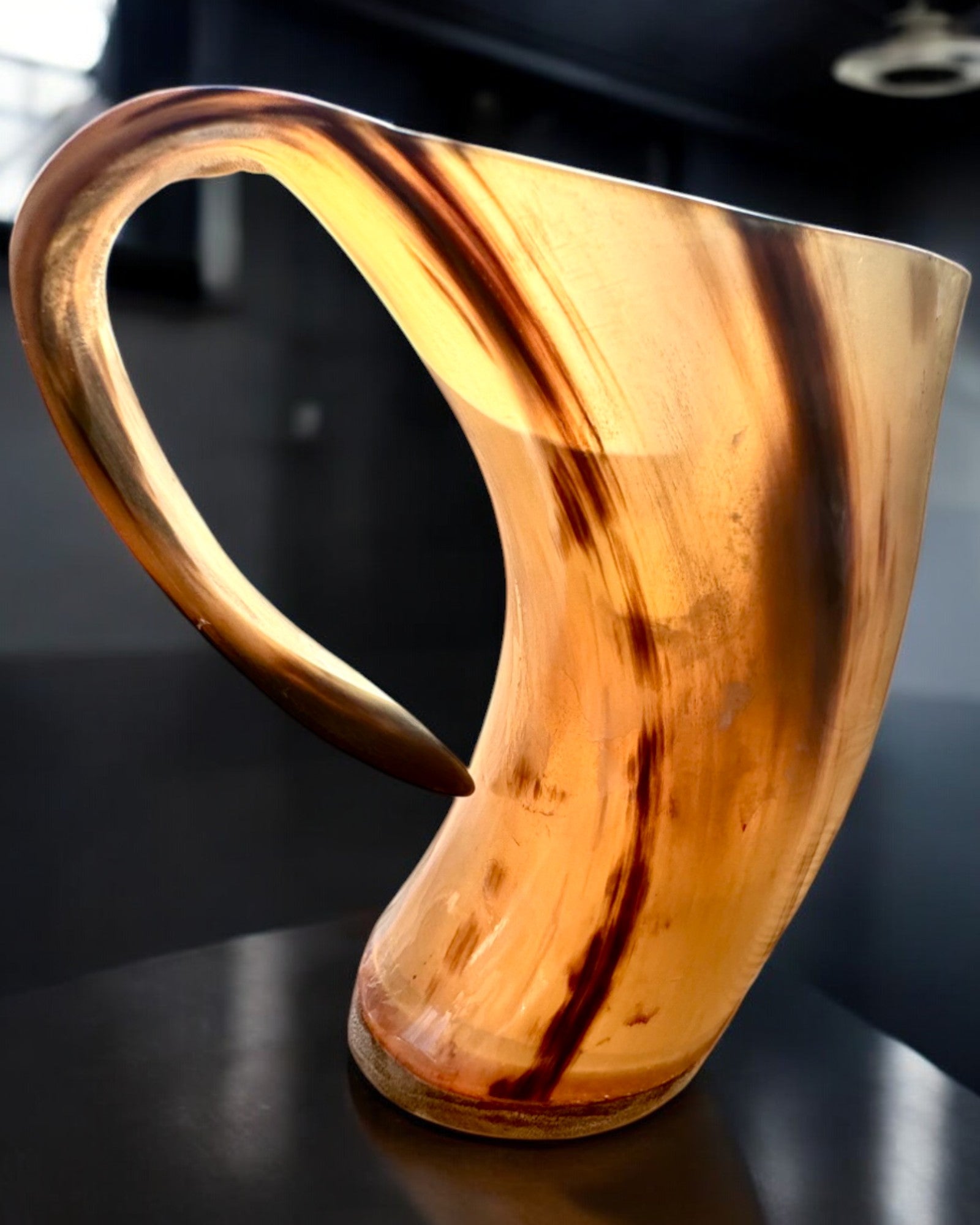 Kompakt, 350 ml, Rzeźbiony Majstersztyk-Krug mit Möglichkeit zur Personalisierung durch Gravur - 2 Farbvarianten