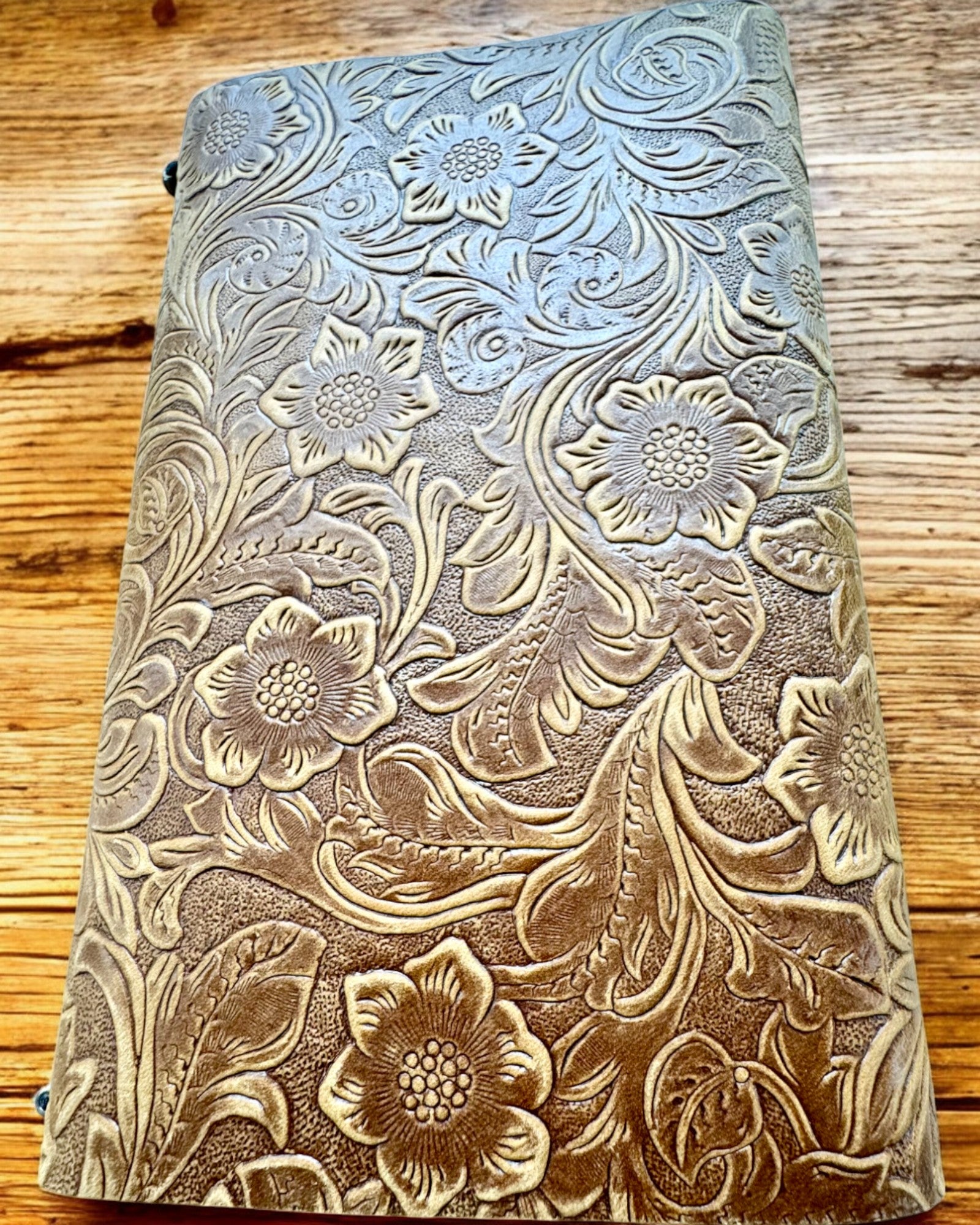 Carnet Rétro de Luxe avec Couverture en Cuir - "Vintage Elegance", 480 pages, possibilité de personnalisation par gravure