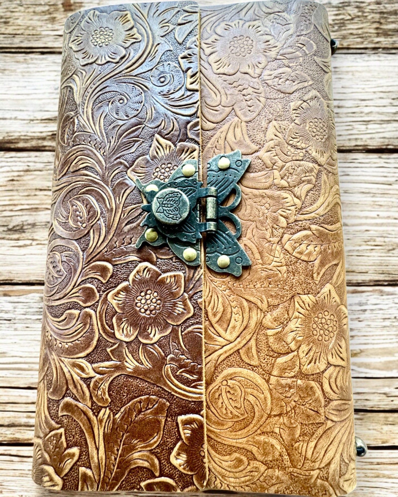 Carnet Rétro de Luxe avec Couverture en Cuir - "Vintage Elegance", 480 pages, possibilité de personnalisation par gravure