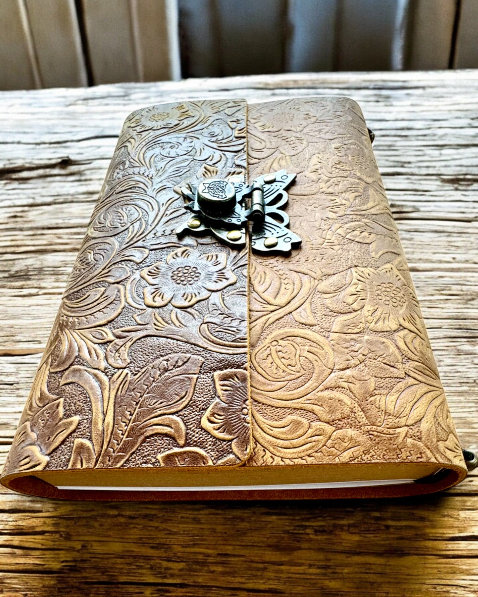 Carnet Rétro de Luxe avec Couverture en Cuir - "Vintage Elegance", 480 pages, possibilité de personnalisation par gravure
