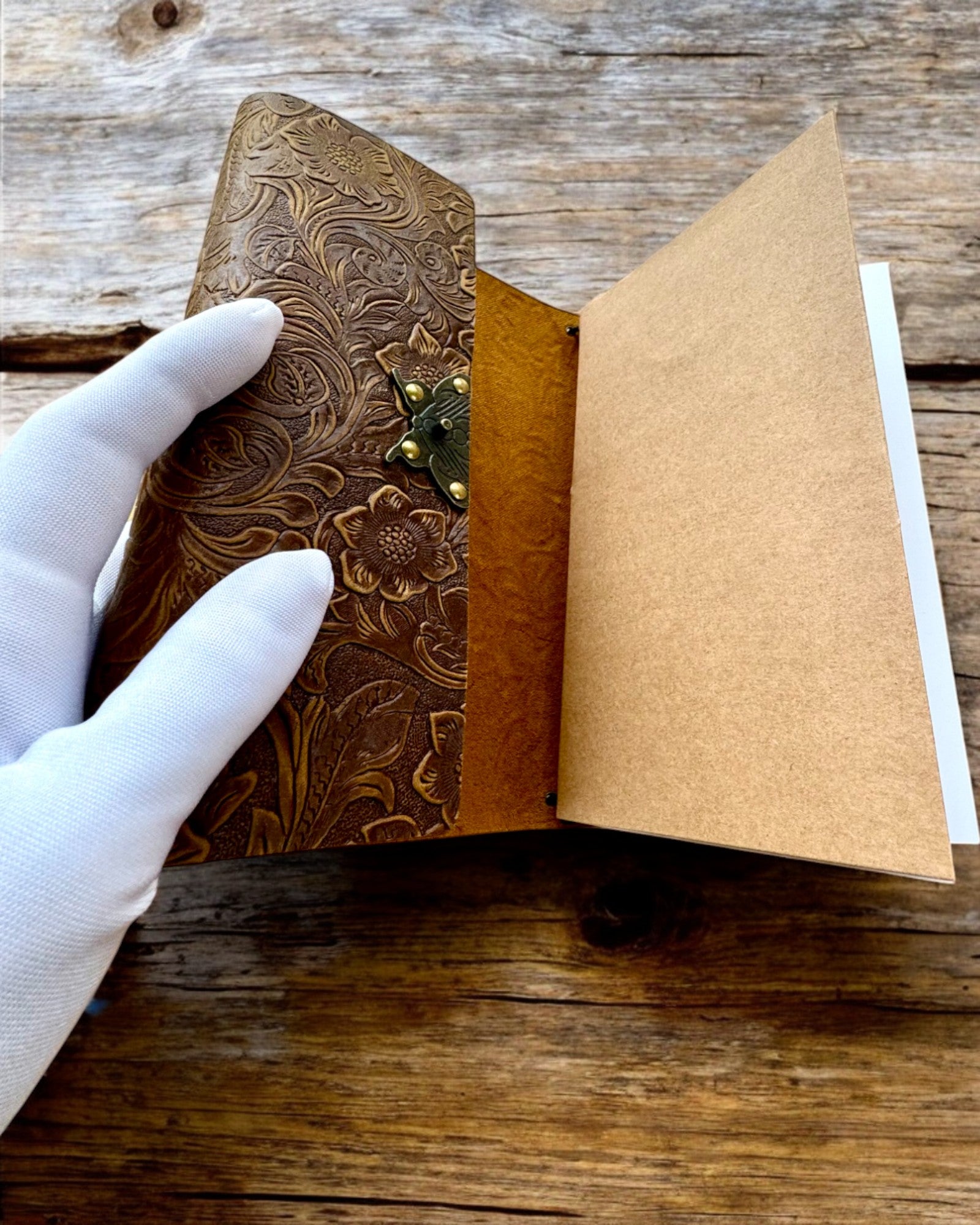 Carnet Rétro de Luxe avec Couverture en Cuir - "Vintage Elegance", 480 pages, possibilité de personnalisation par gravure