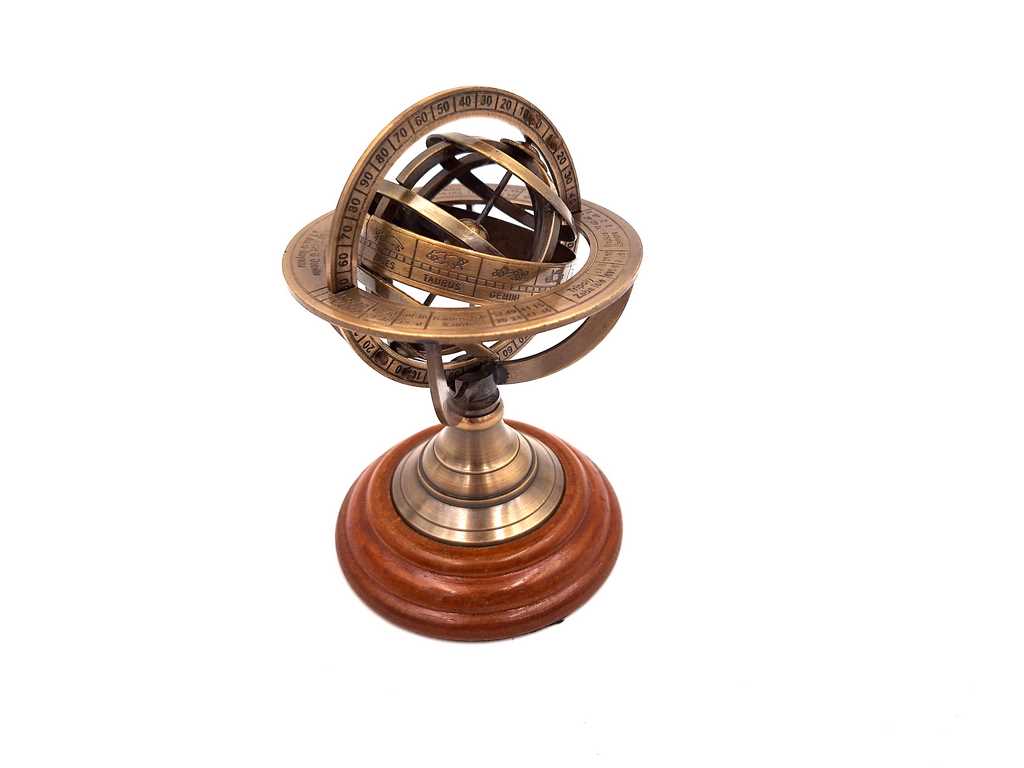 Astrolabe décoratif en laiton sur socle en bois - NI351