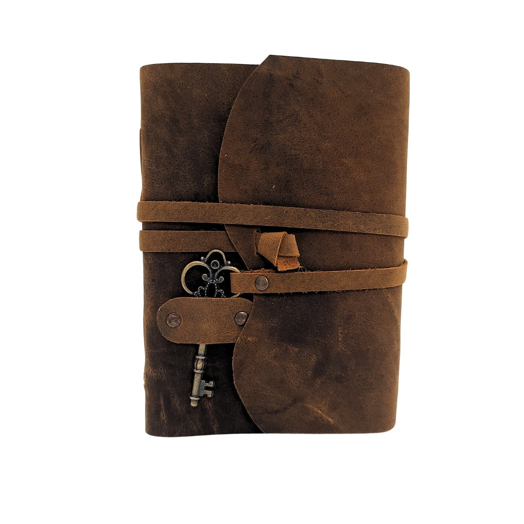 Carnet en cuir rétro avec petite clé et sangle 200 pages 18 x 13 cm - AH02