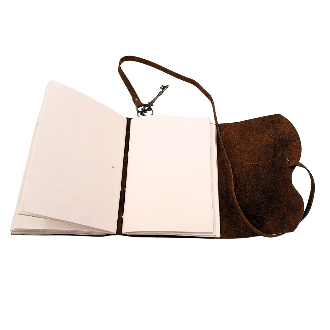 Carnet en cuir rétro avec petite clé et sangle 200 pages 18 x 13 cm - AH02